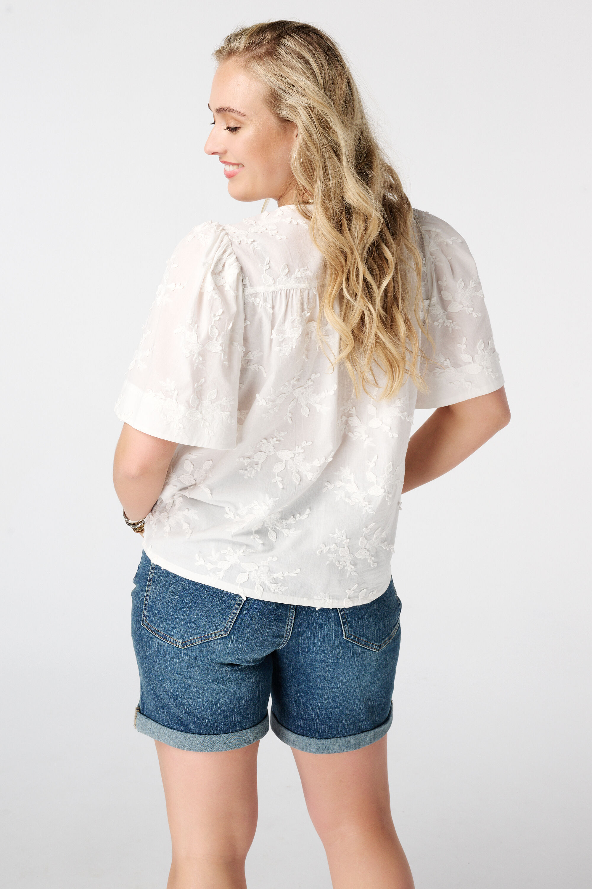 Blusa de algod&oacute;n con bordado image number 3