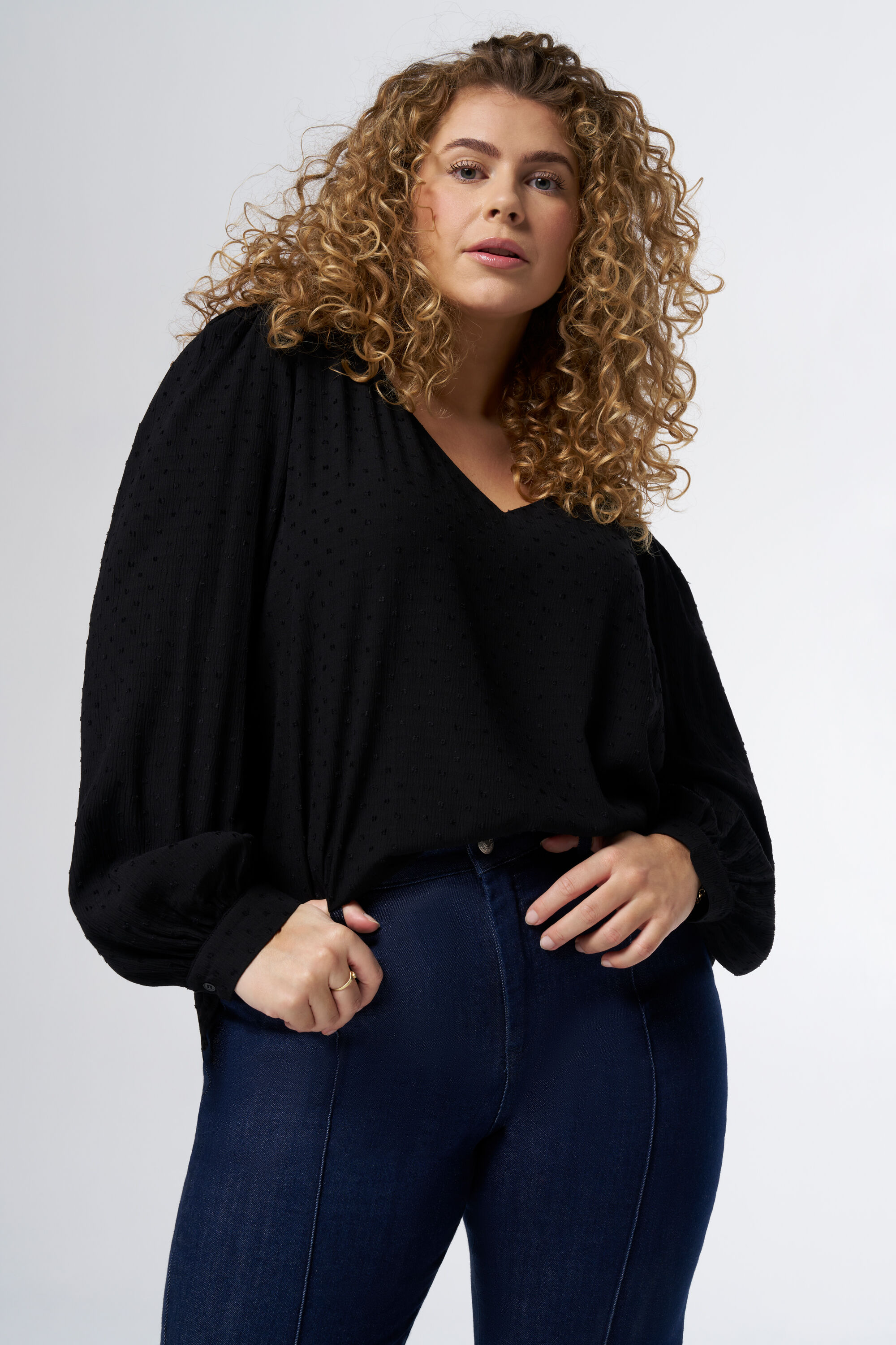 Blusa con detalles y manga abullonada image number 6