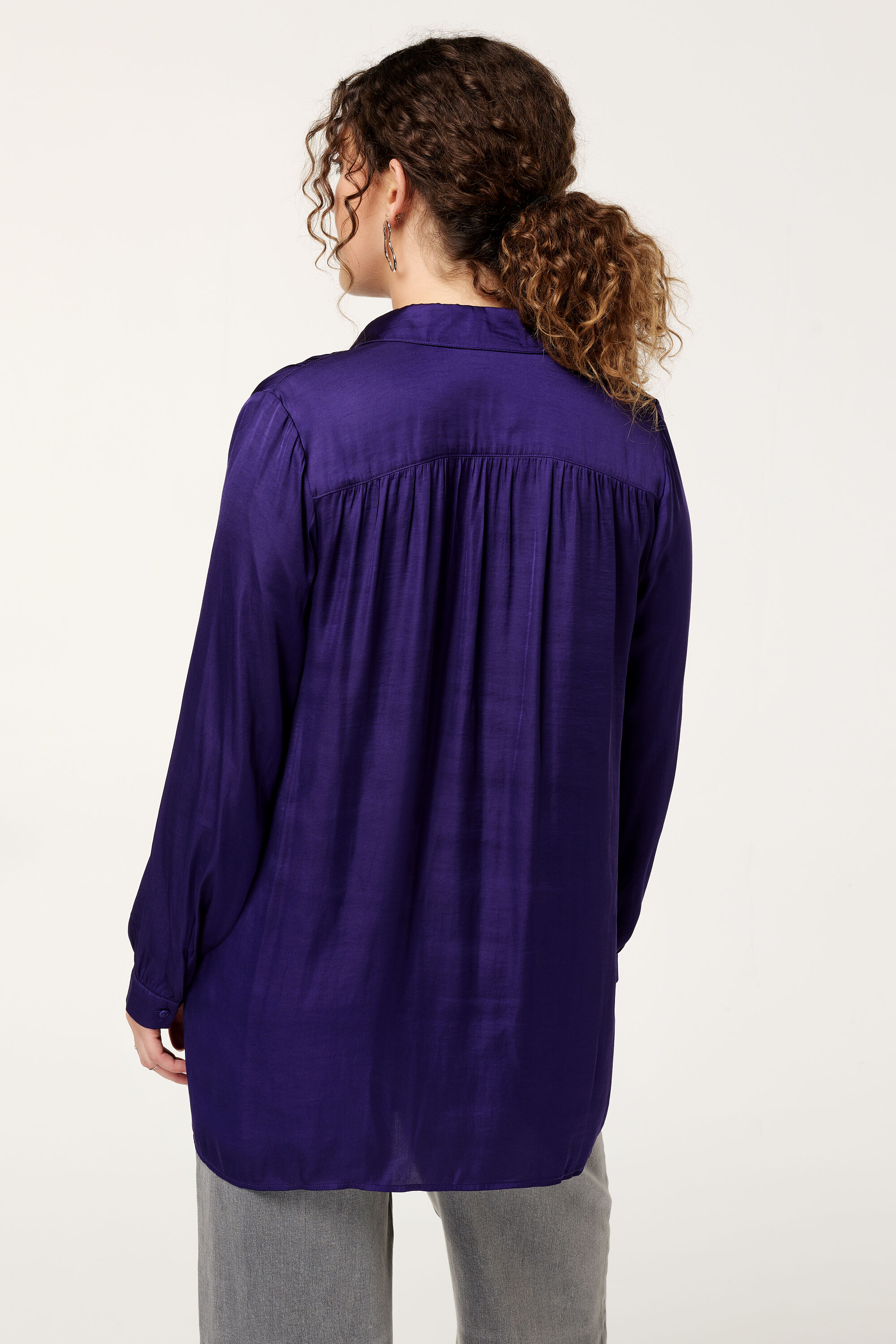 Blusa con cuello de pico image number 3