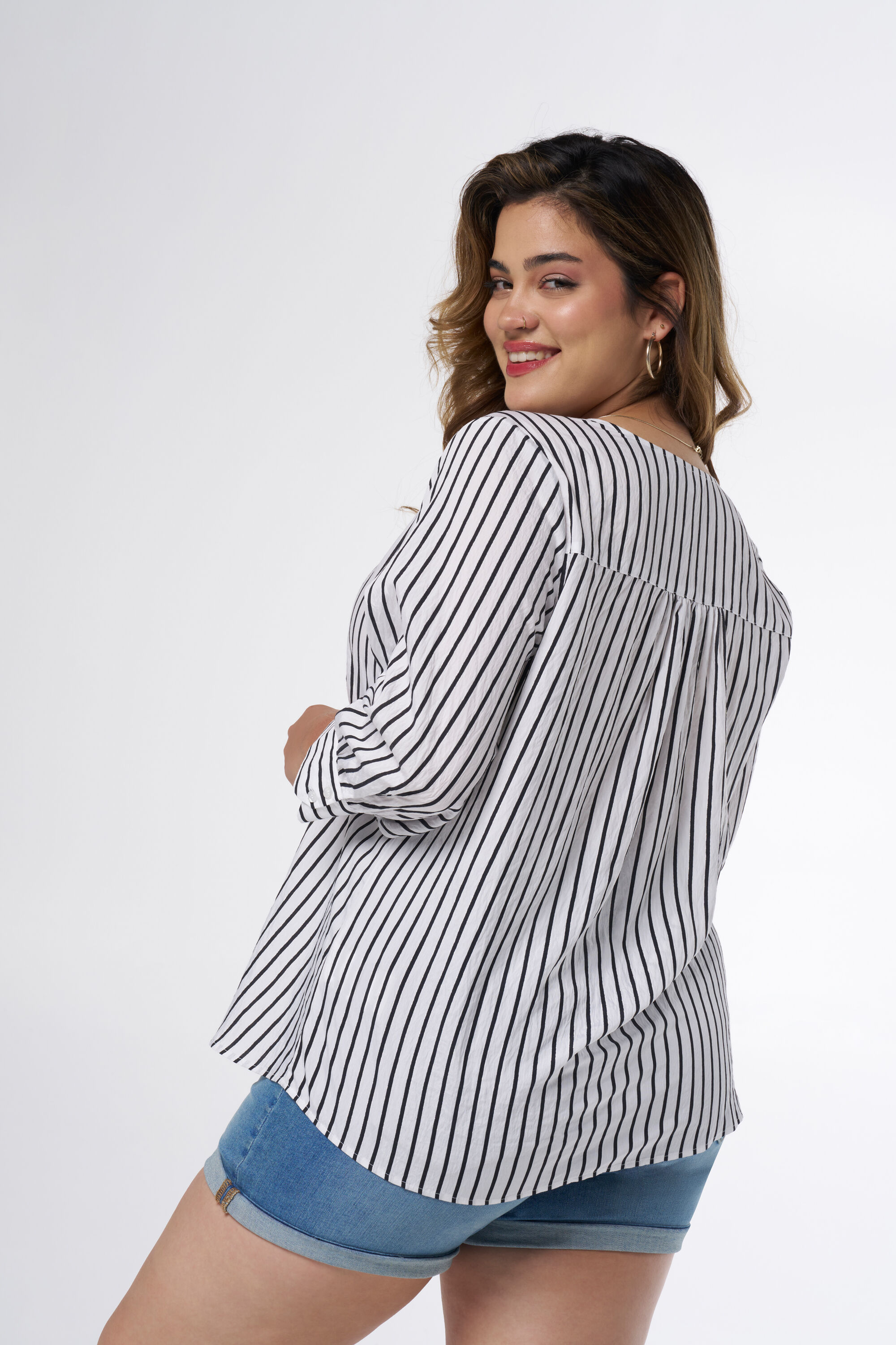 Blusa con un escote en V image number 3