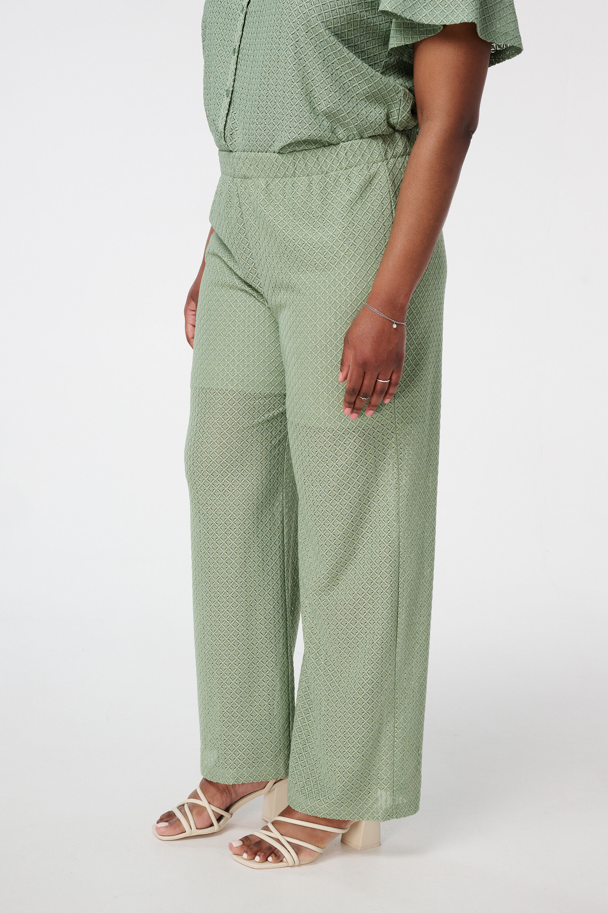 Pantal&oacute;n con estructura tejida image number 5