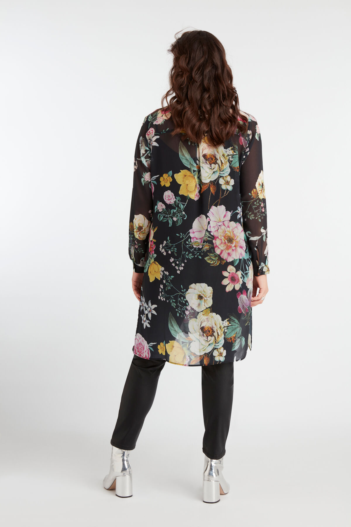 Blusa transparente con estampado image number 4