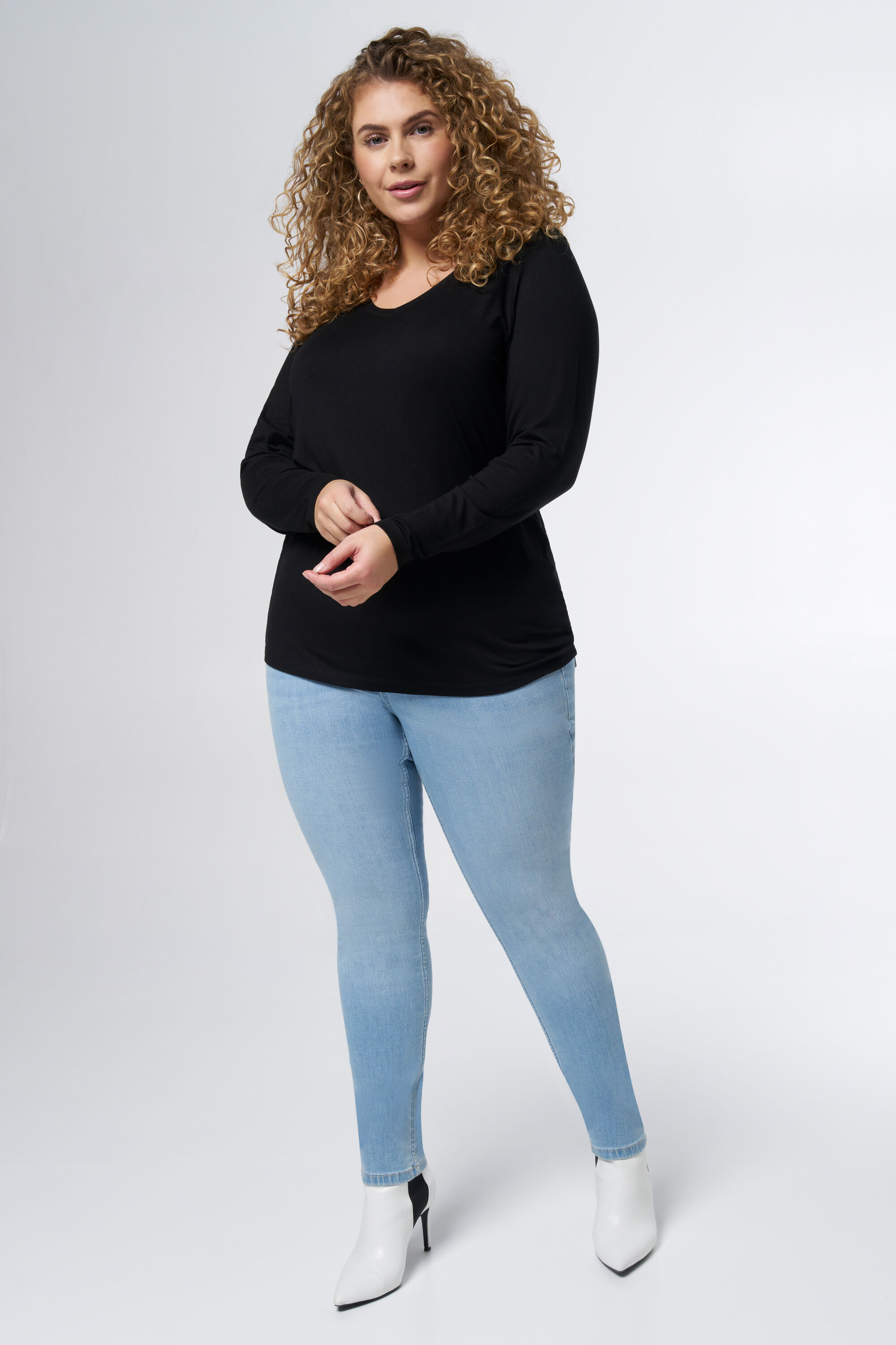 Top de manga larga y cuello en V image number 3