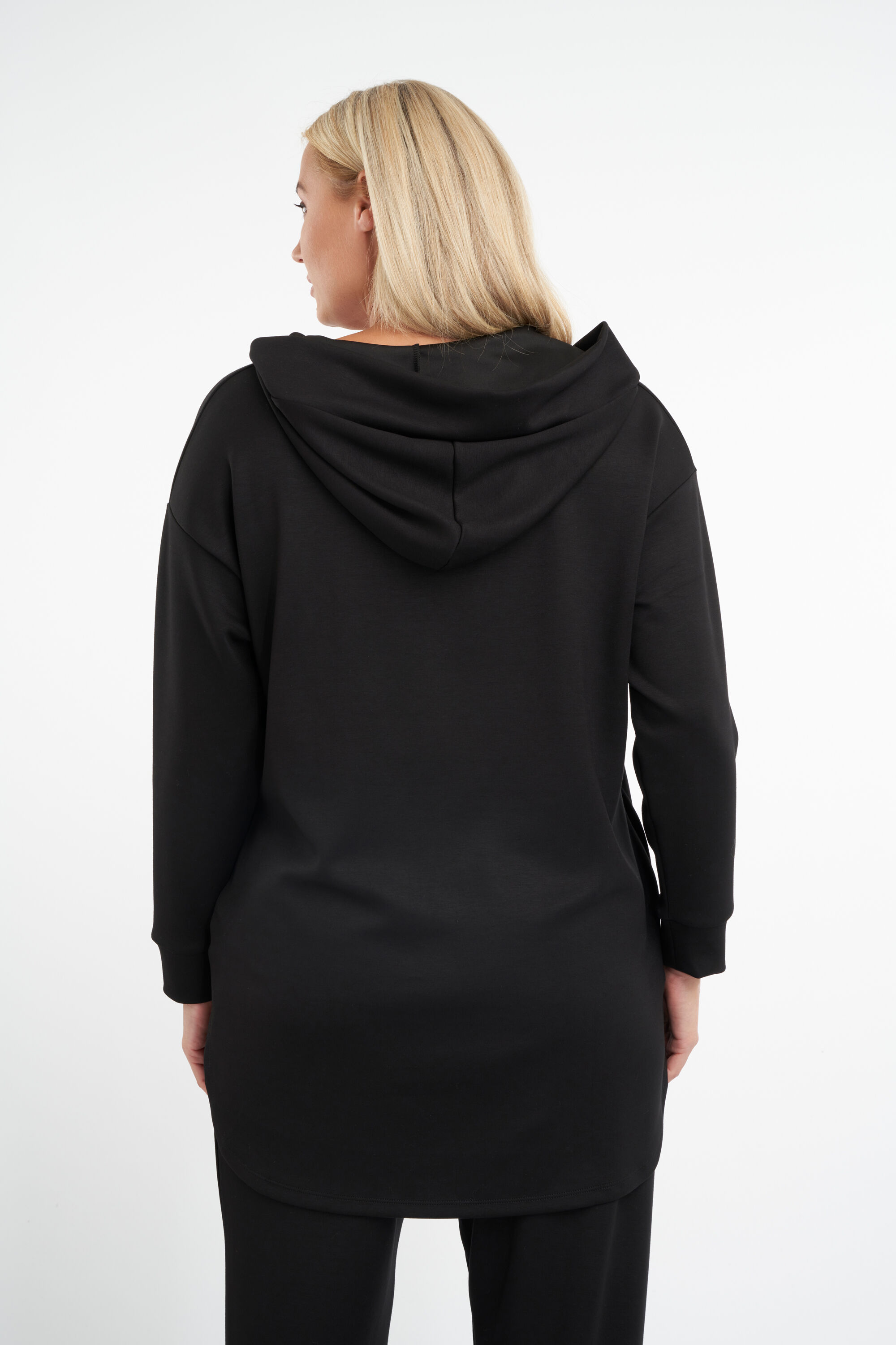 Su&eacute;ter con capucha  image number 3