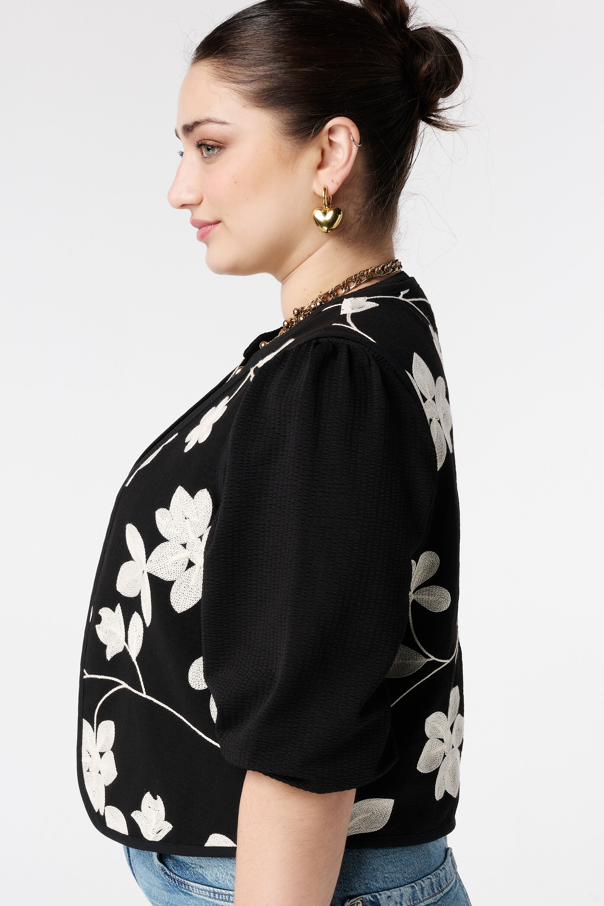 Chaleco con bordado image number 4