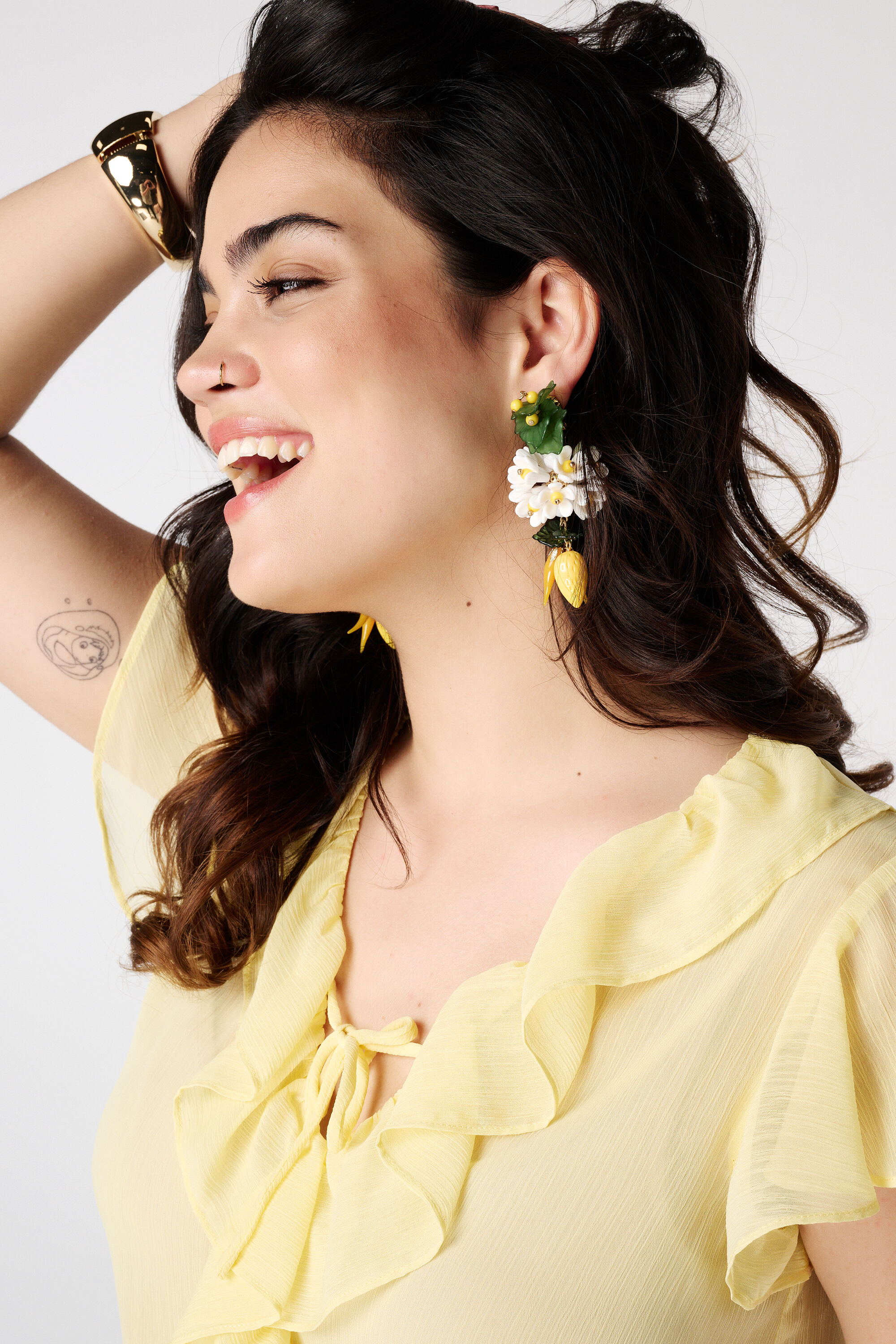 Blusa con volantes image number 4