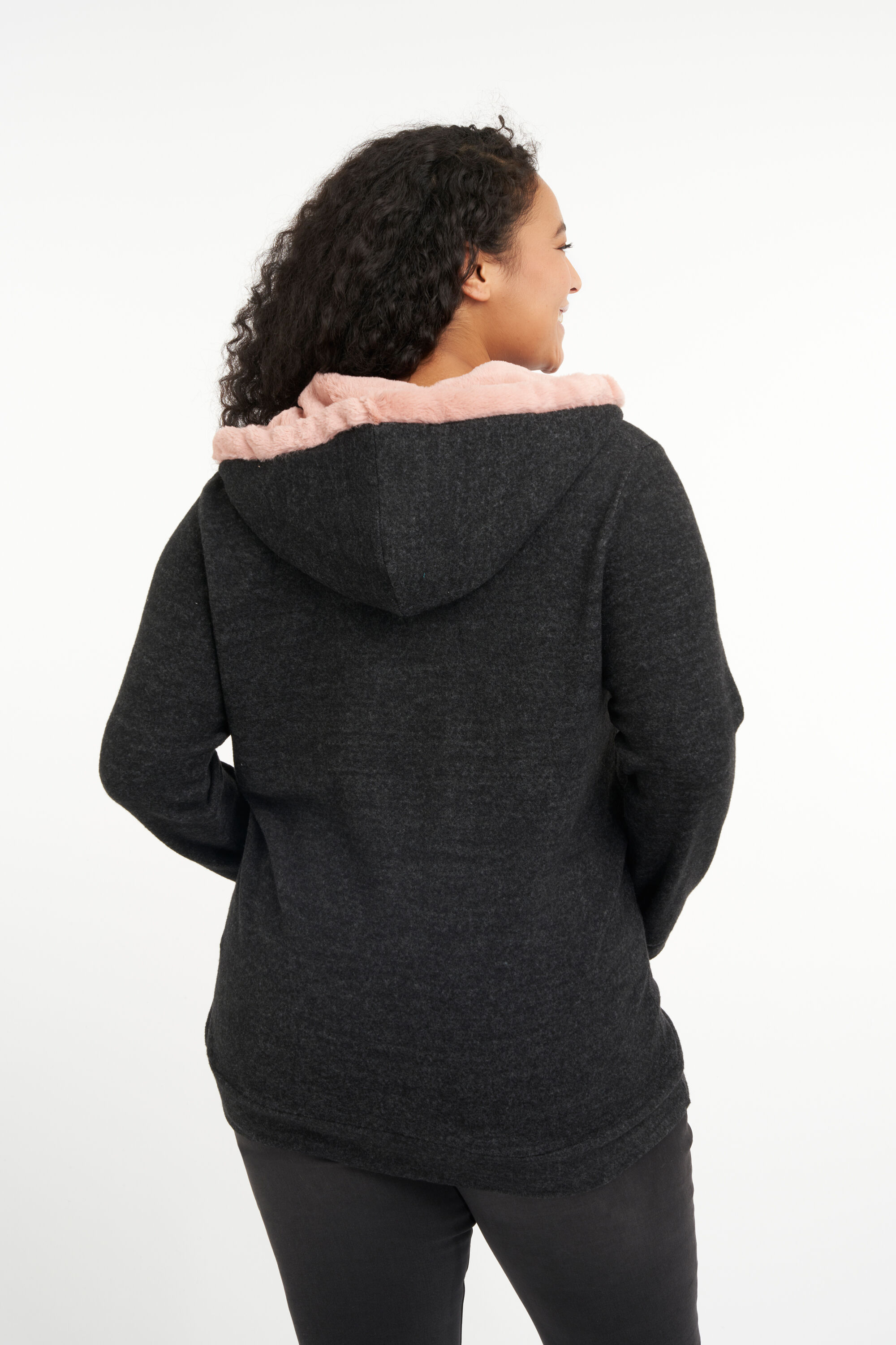 C&aacute;rdigan con capucha image number 4