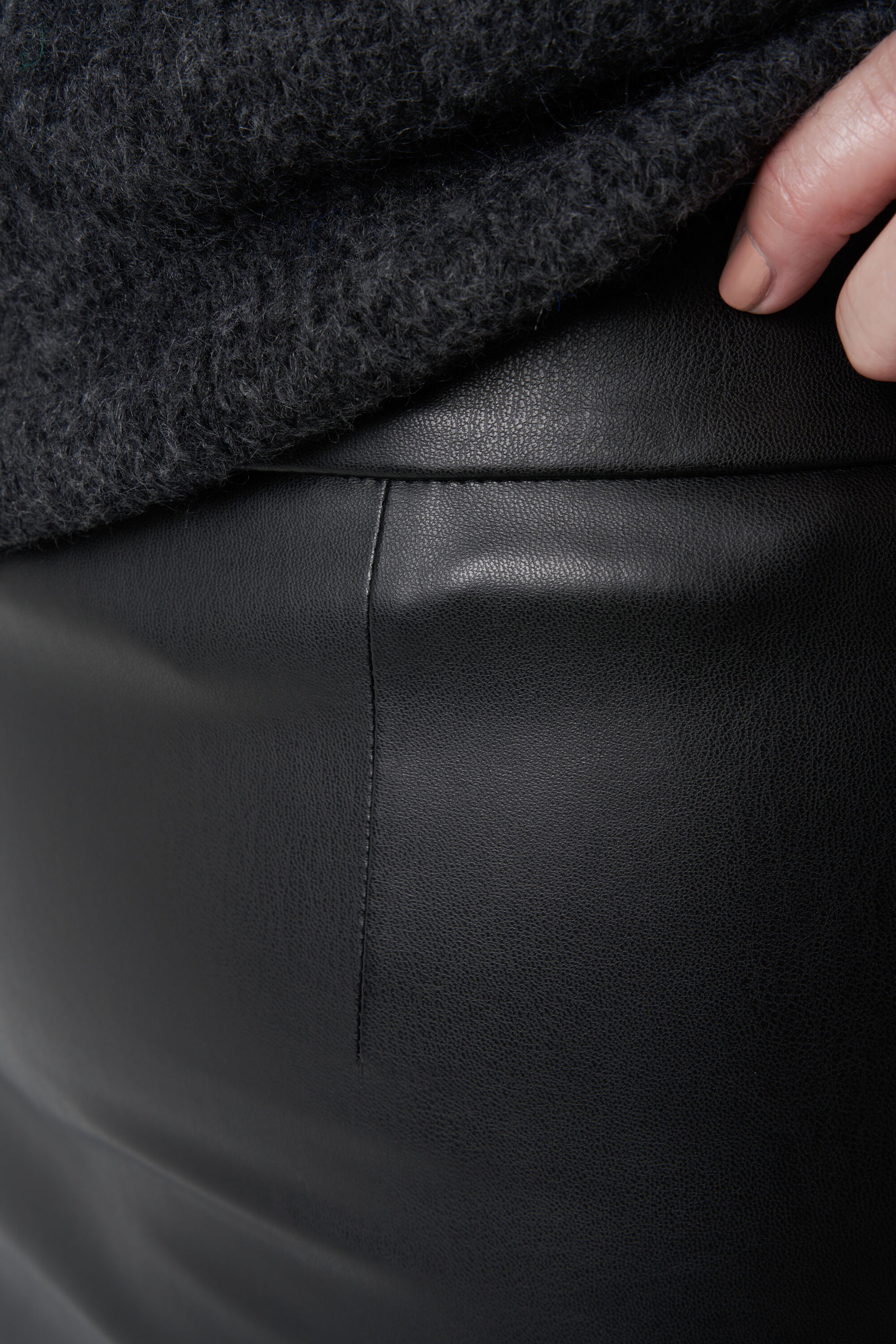 Falda de cuero sint&eacute;tico image number 5