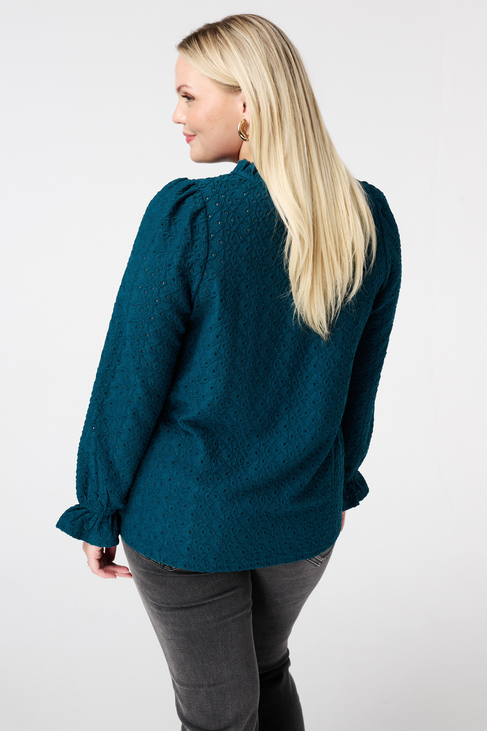 Top con bordado image number 3