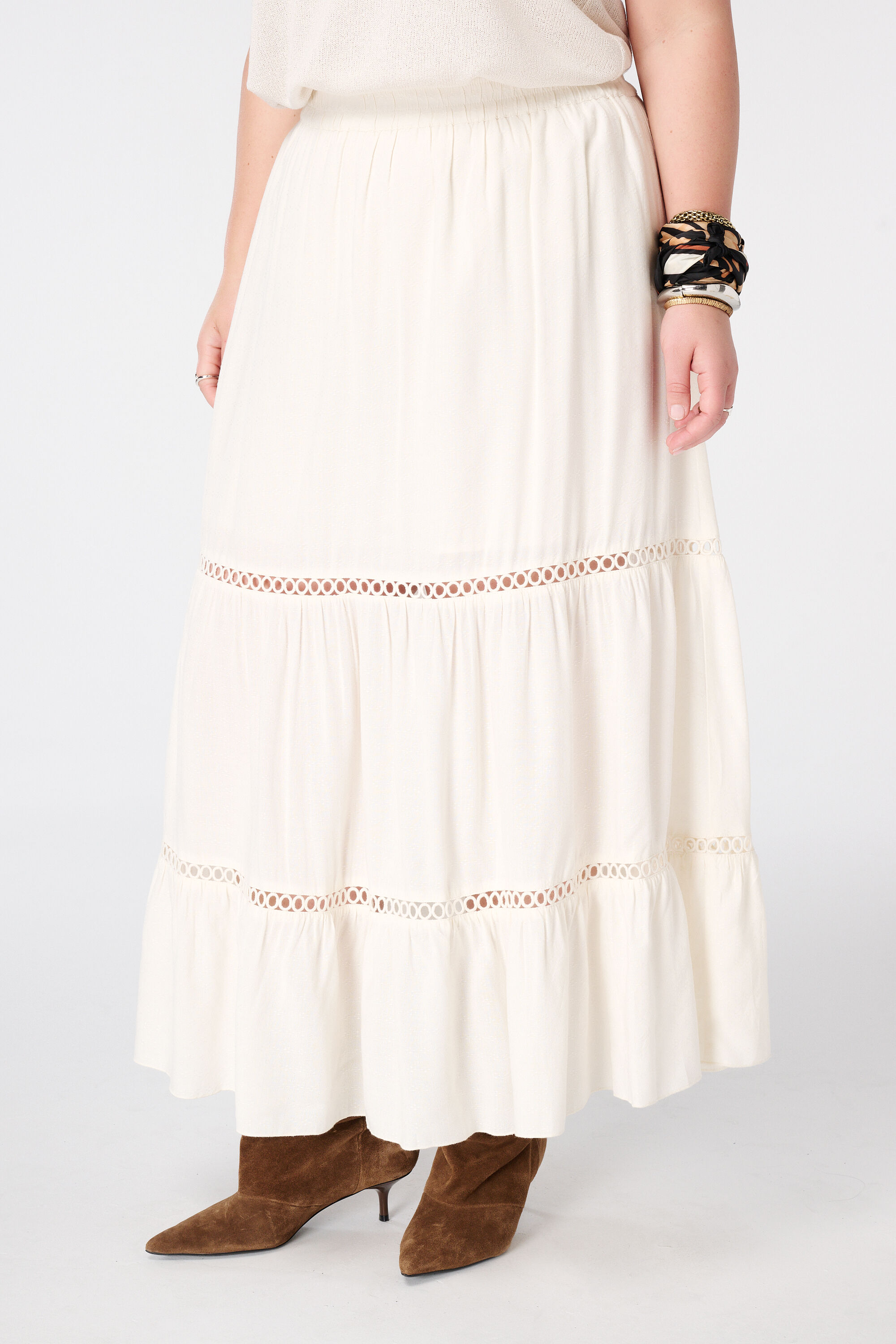 Falda maxi con detalles de encaje image number 3