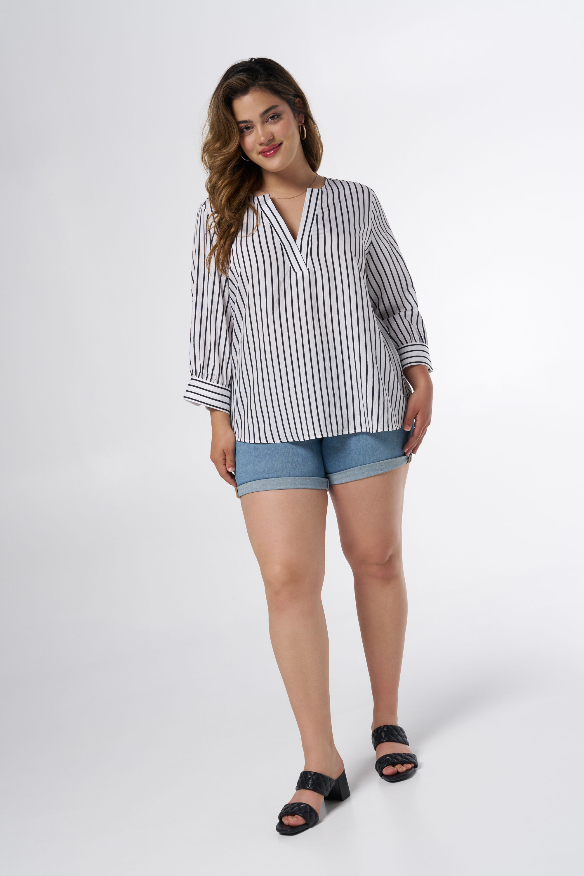 Blusa con un escote en V image number 5