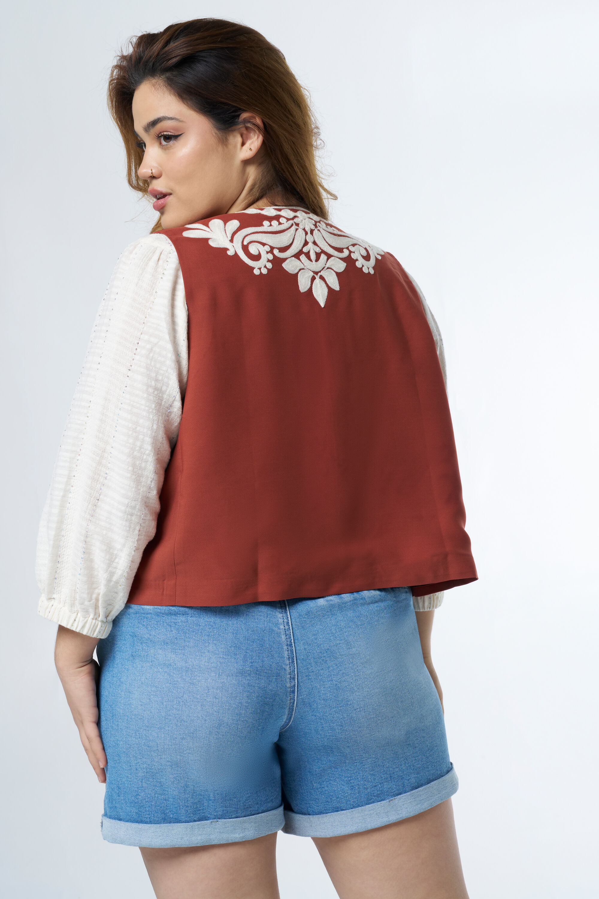 Chaleco bordado image number 3