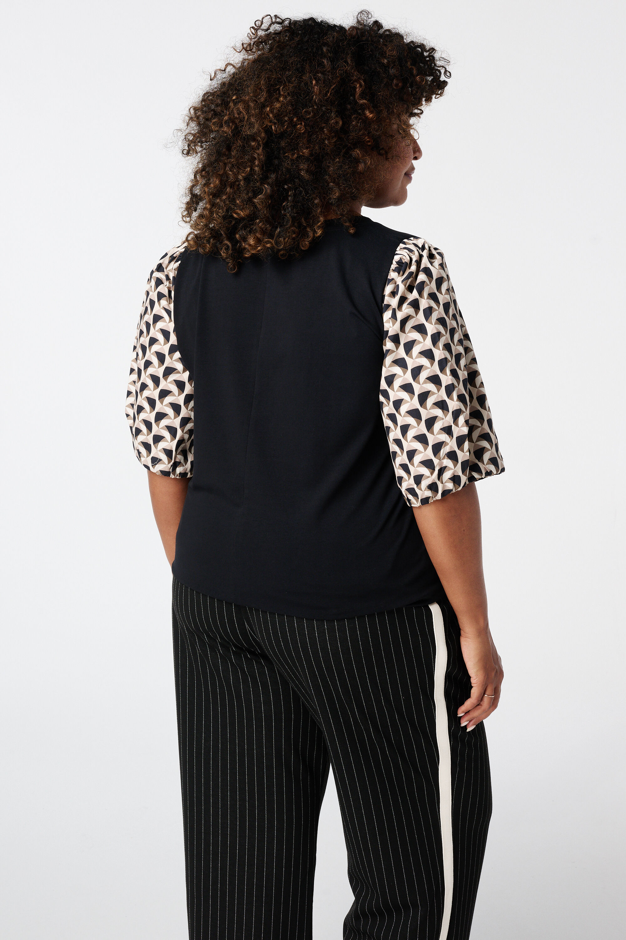 Camiseta con mangas abullonadas image number 3