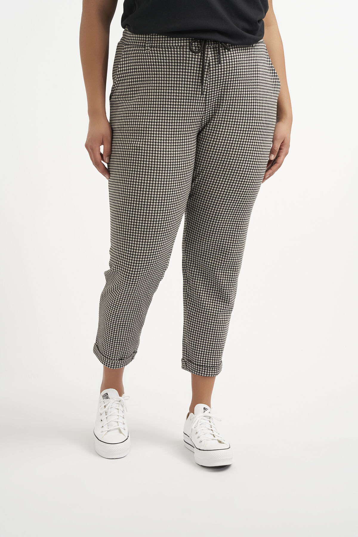 Pantalones jogger con estampado image number 4