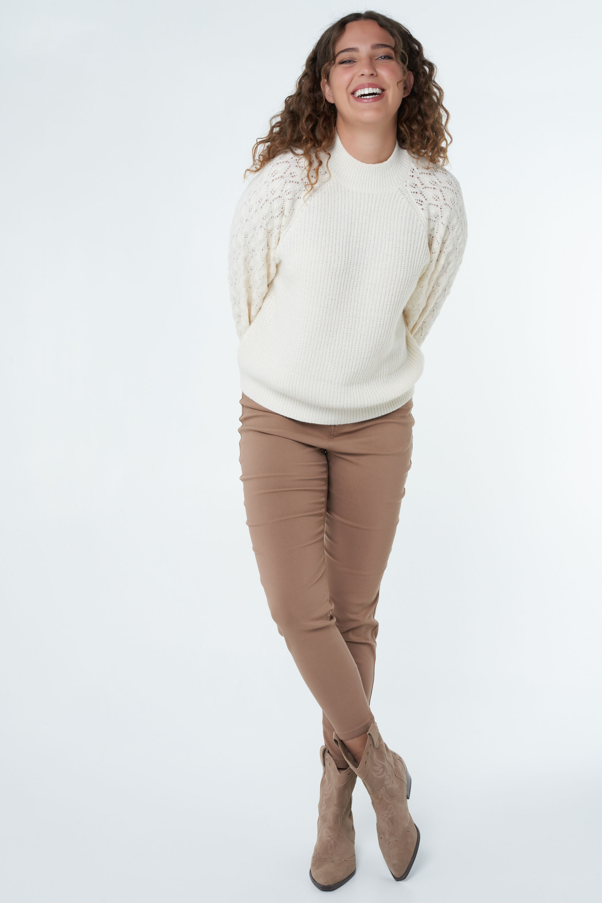 Su&eacute;ter con detalles image number 6