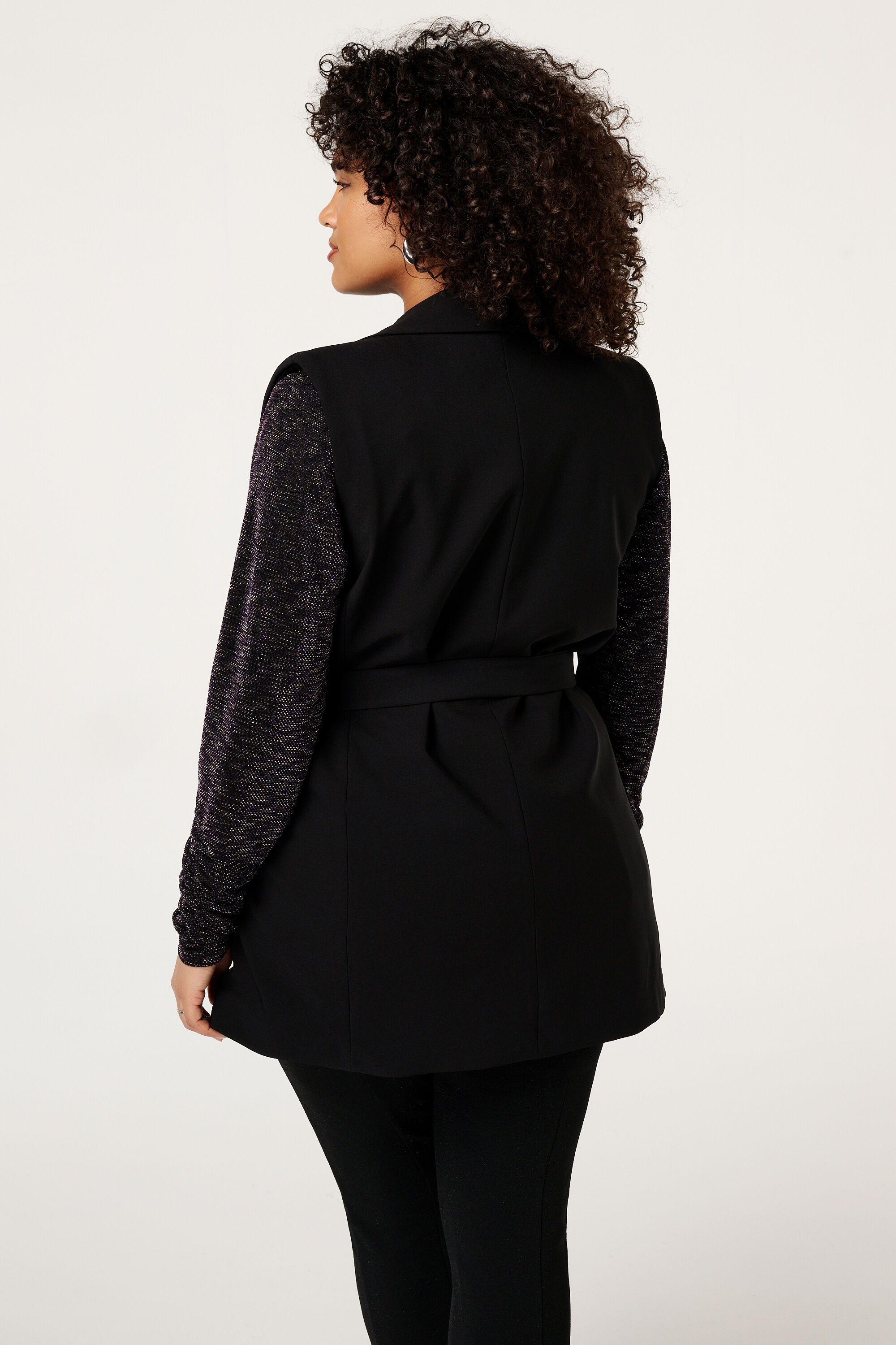 Chaleco con cinto image number 3