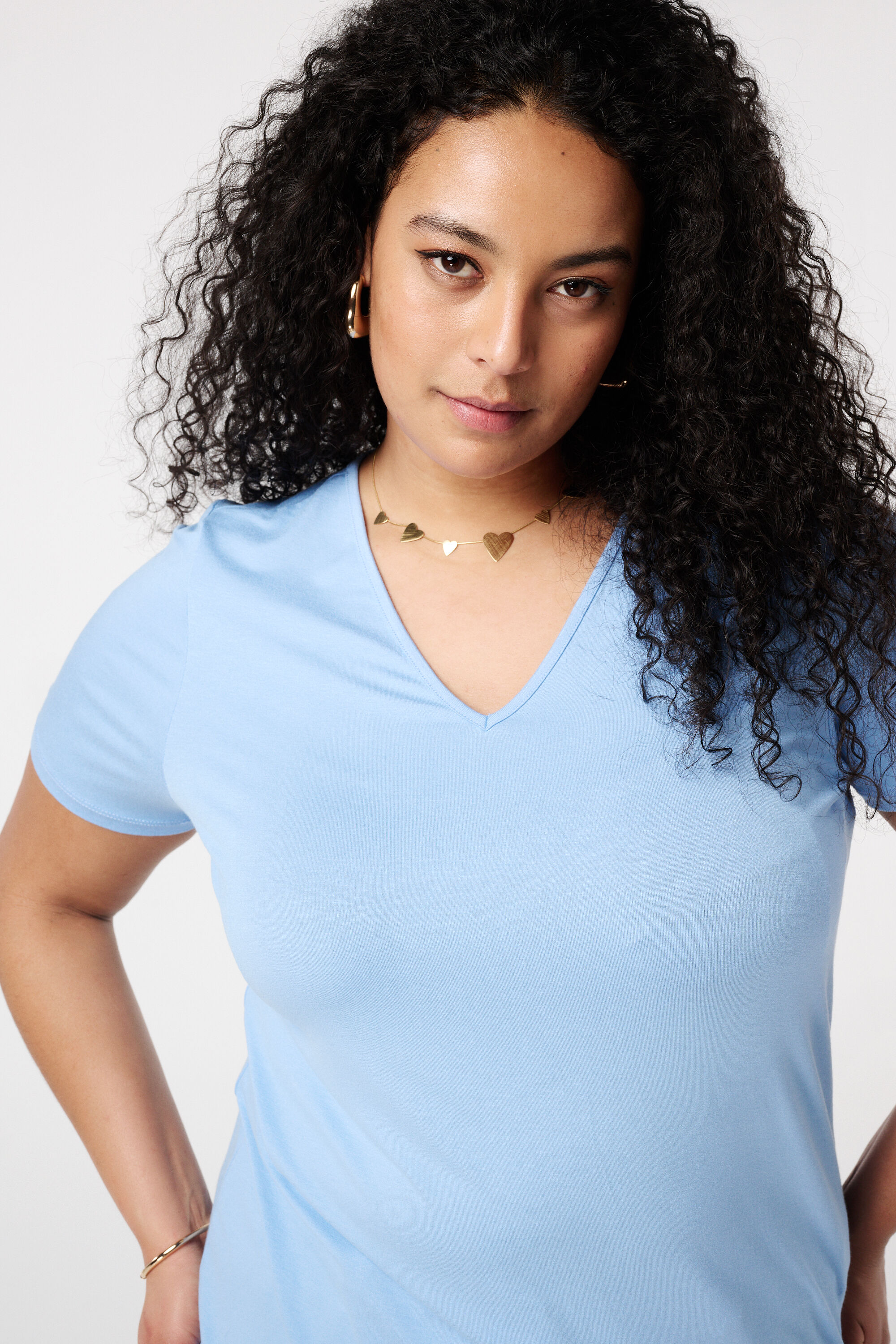 Camiseta con escote en V image number 4