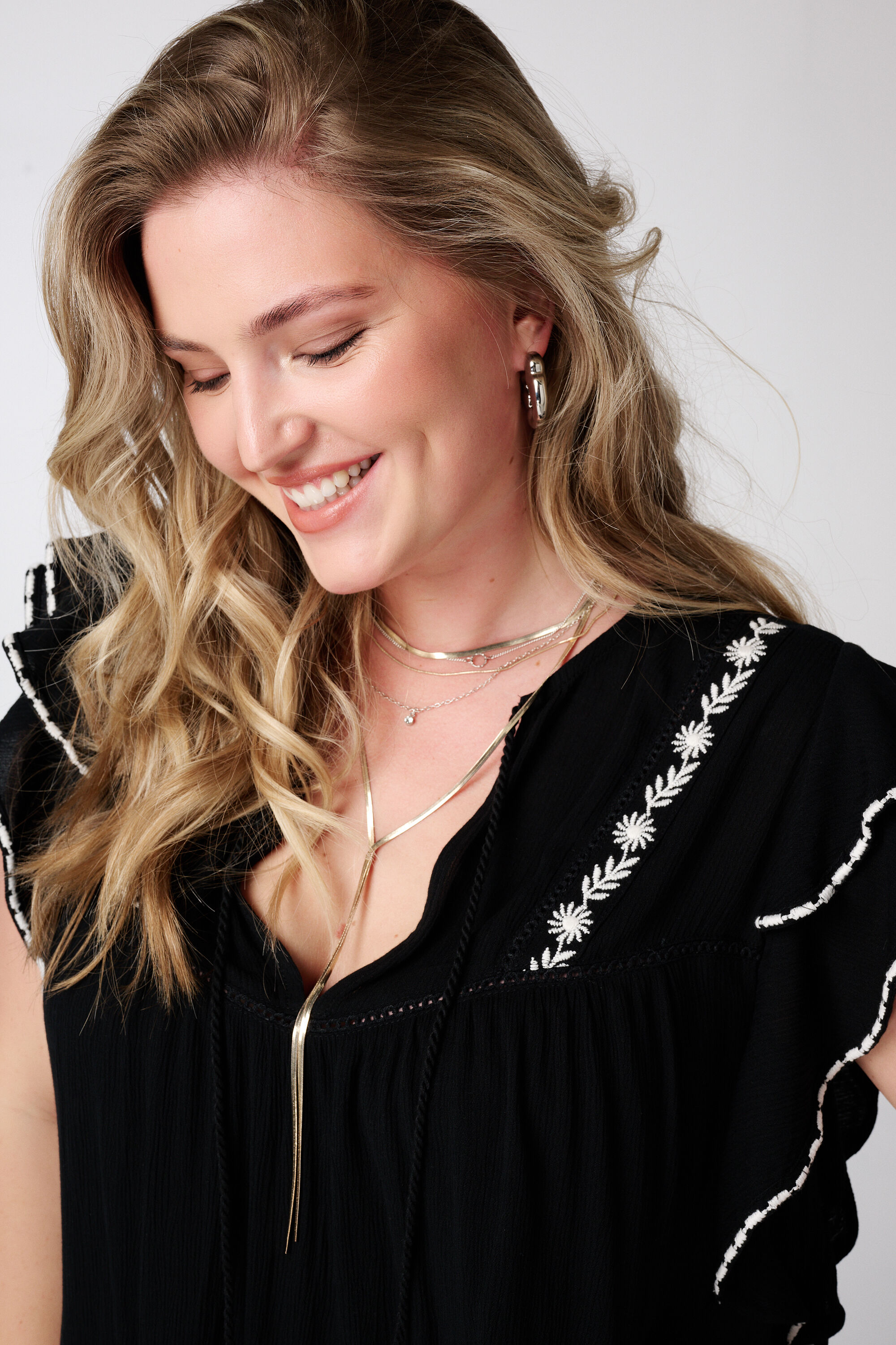 Blusa con mangas cortas con volantes image number 4