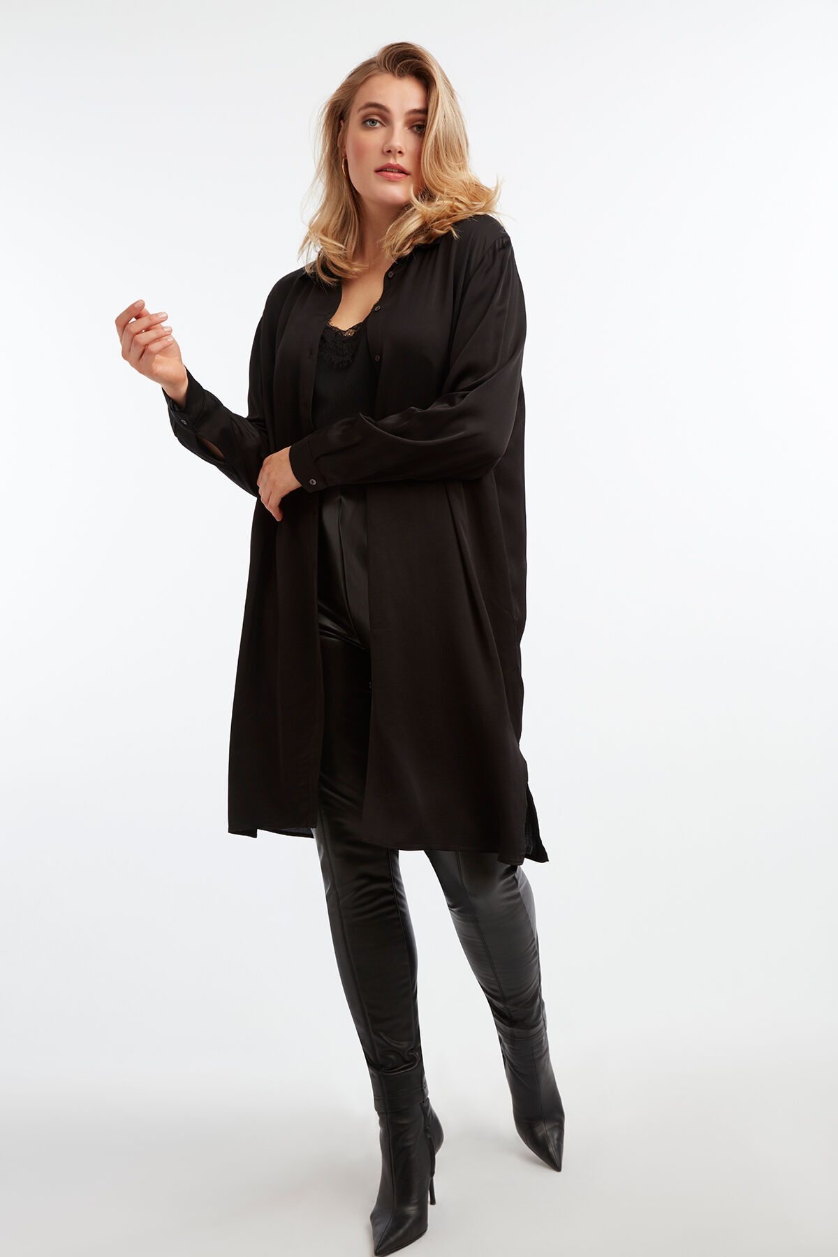 Blusa de sat&eacute;n image number 3