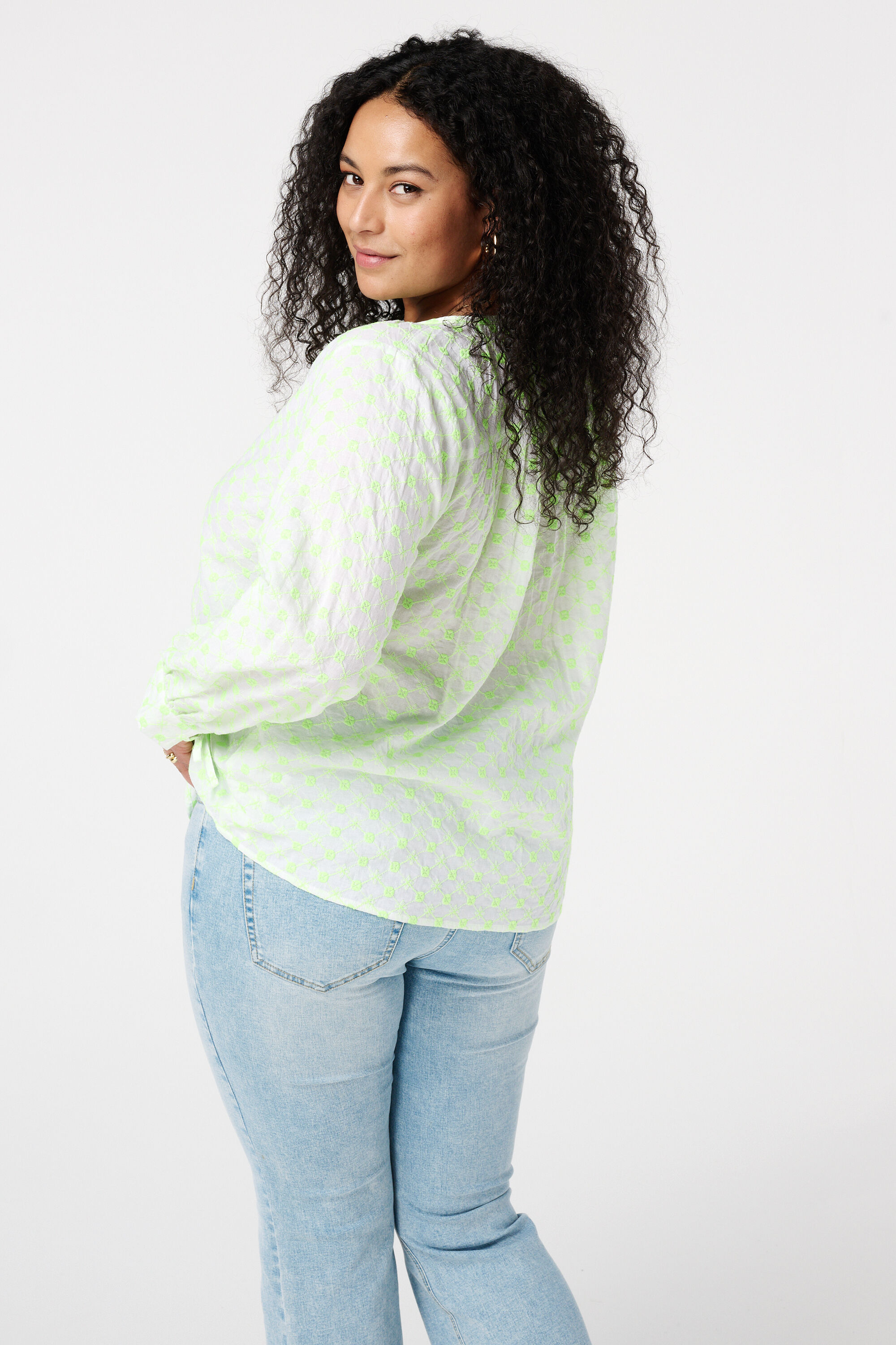 Blusa con bordado image number 3