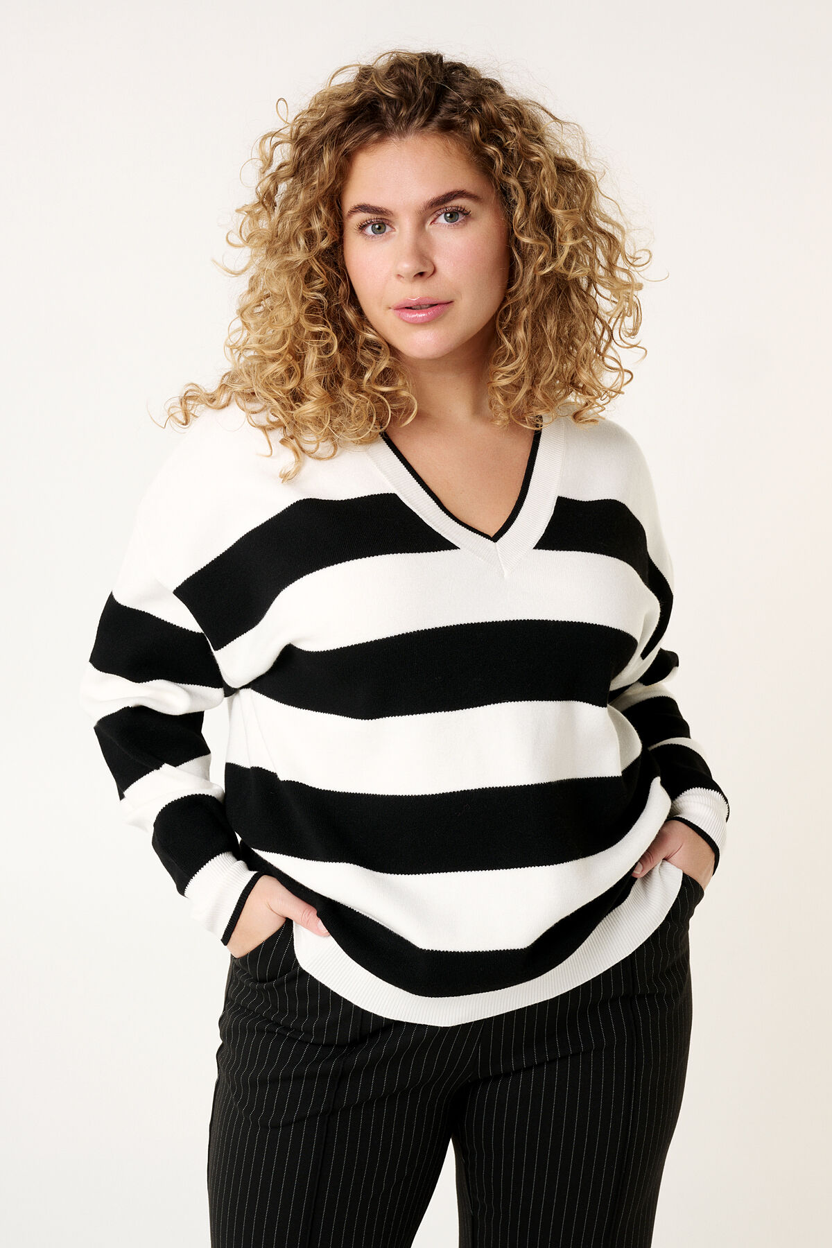 Su&eacute;ter de punto fino con rayas image number 5