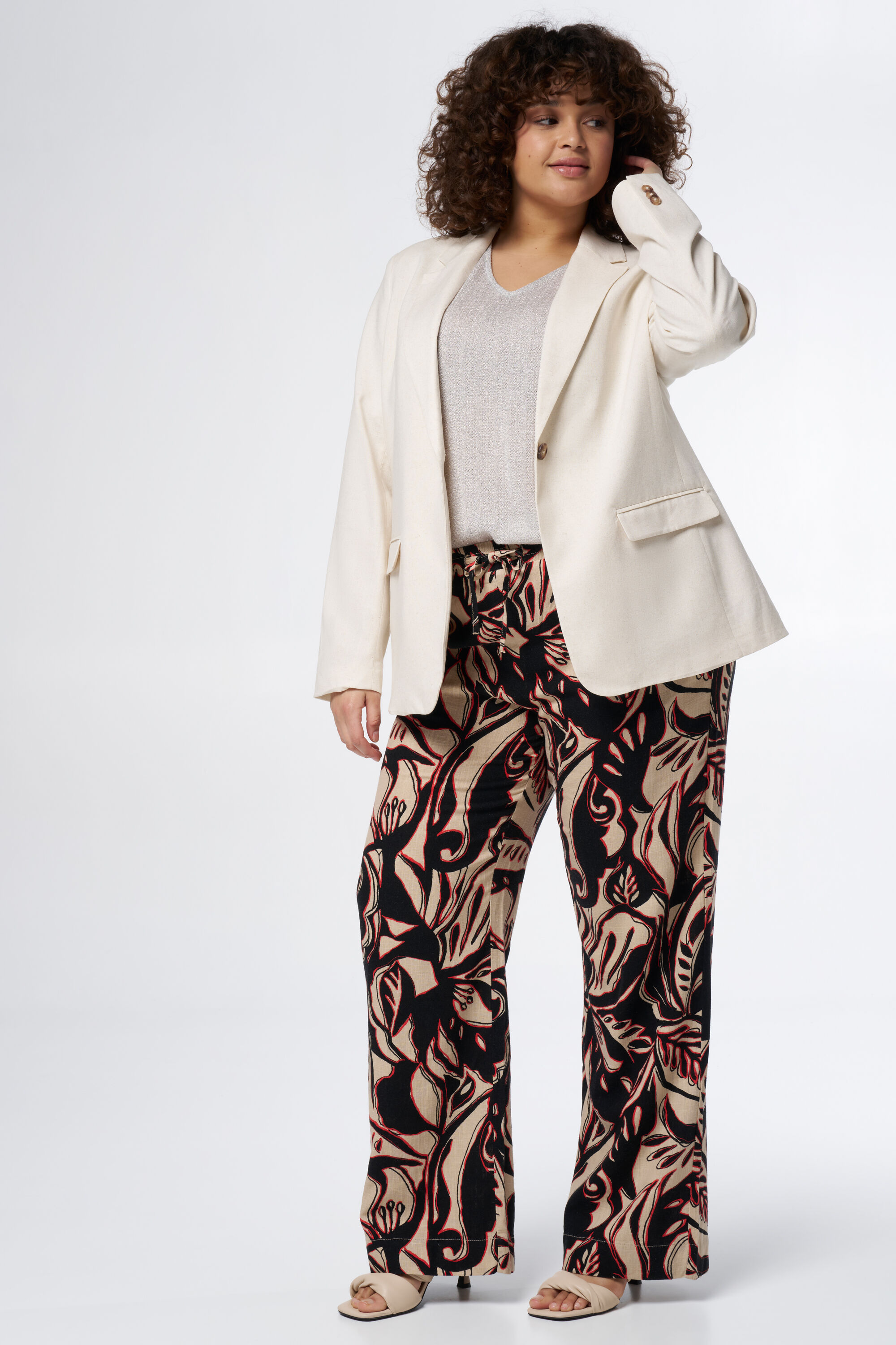 Blazer de lino de corte recto image number 6