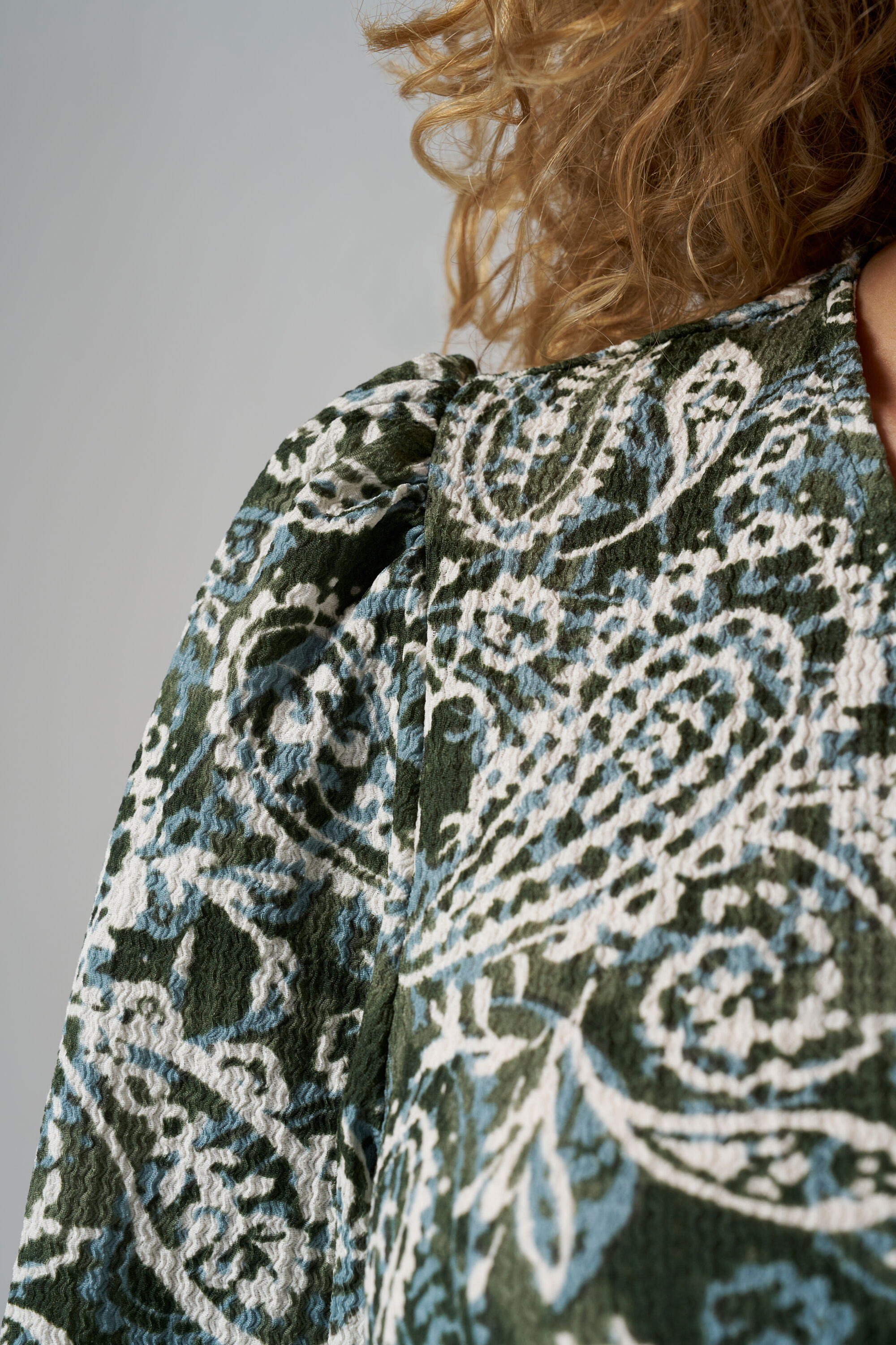 Vestido con detalle retorcido image number 4