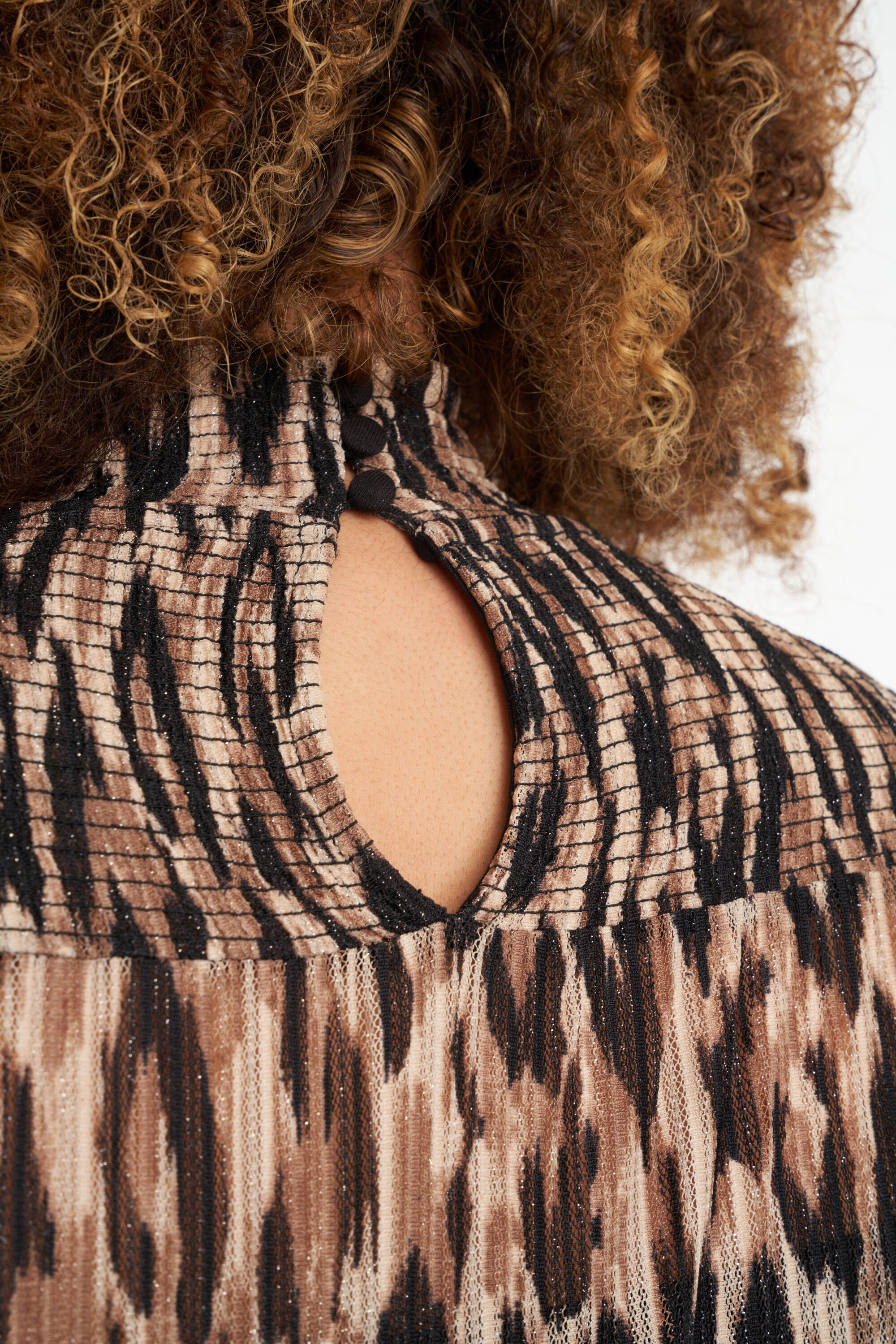 Top semitransparente con estampado image number 5