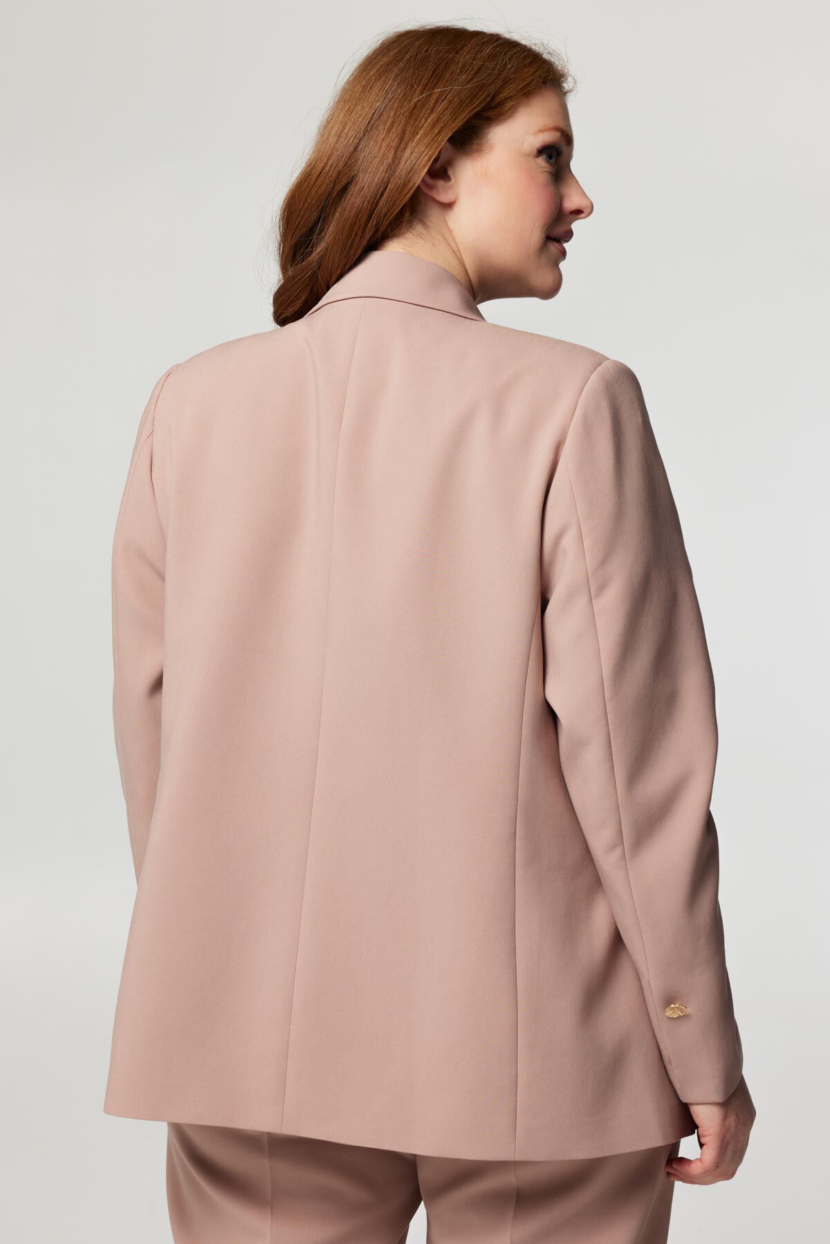 Americana holgada con bot&oacute;n dorado image number 3