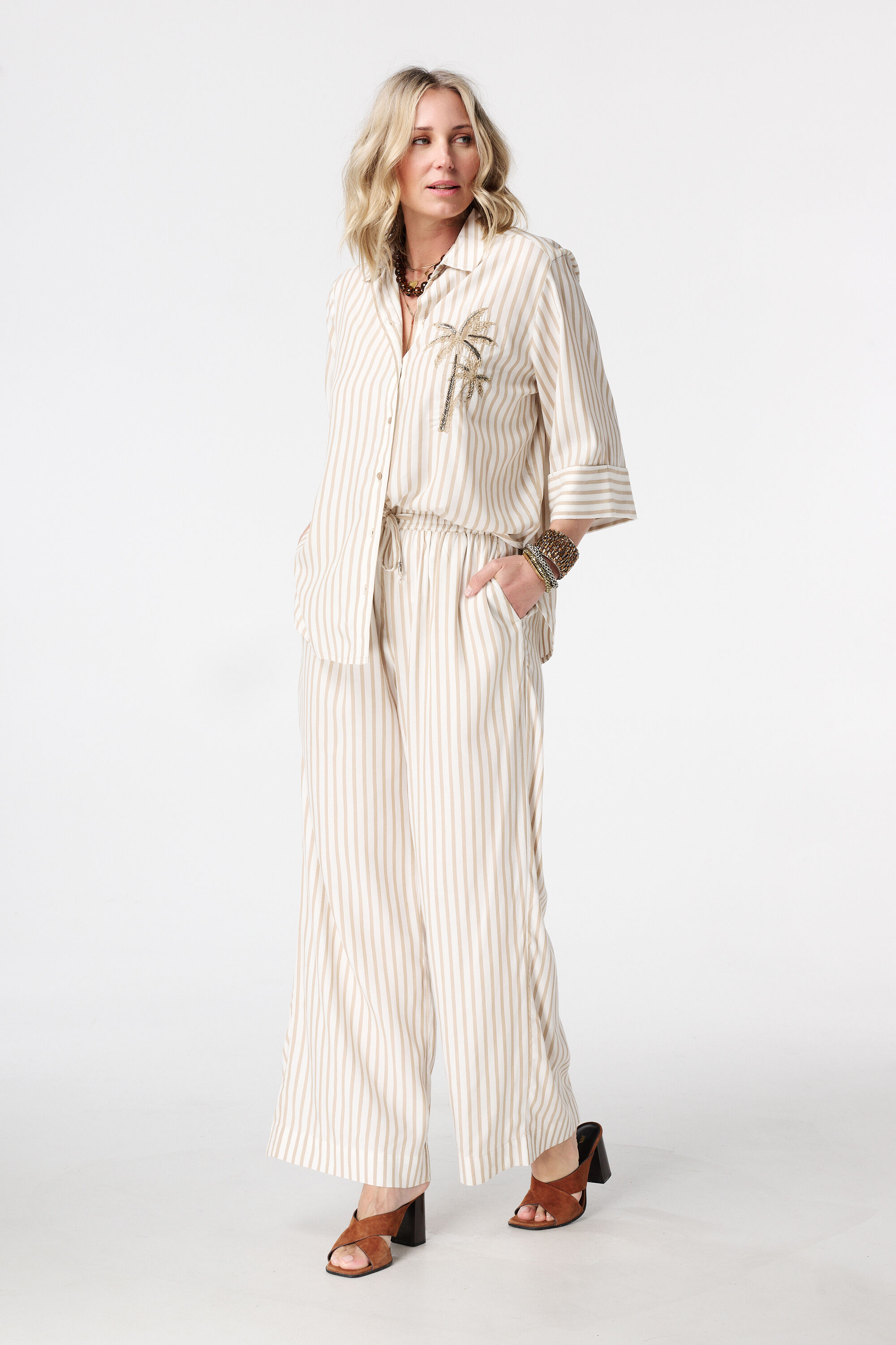 Blusa de rayas con estampado image number 5