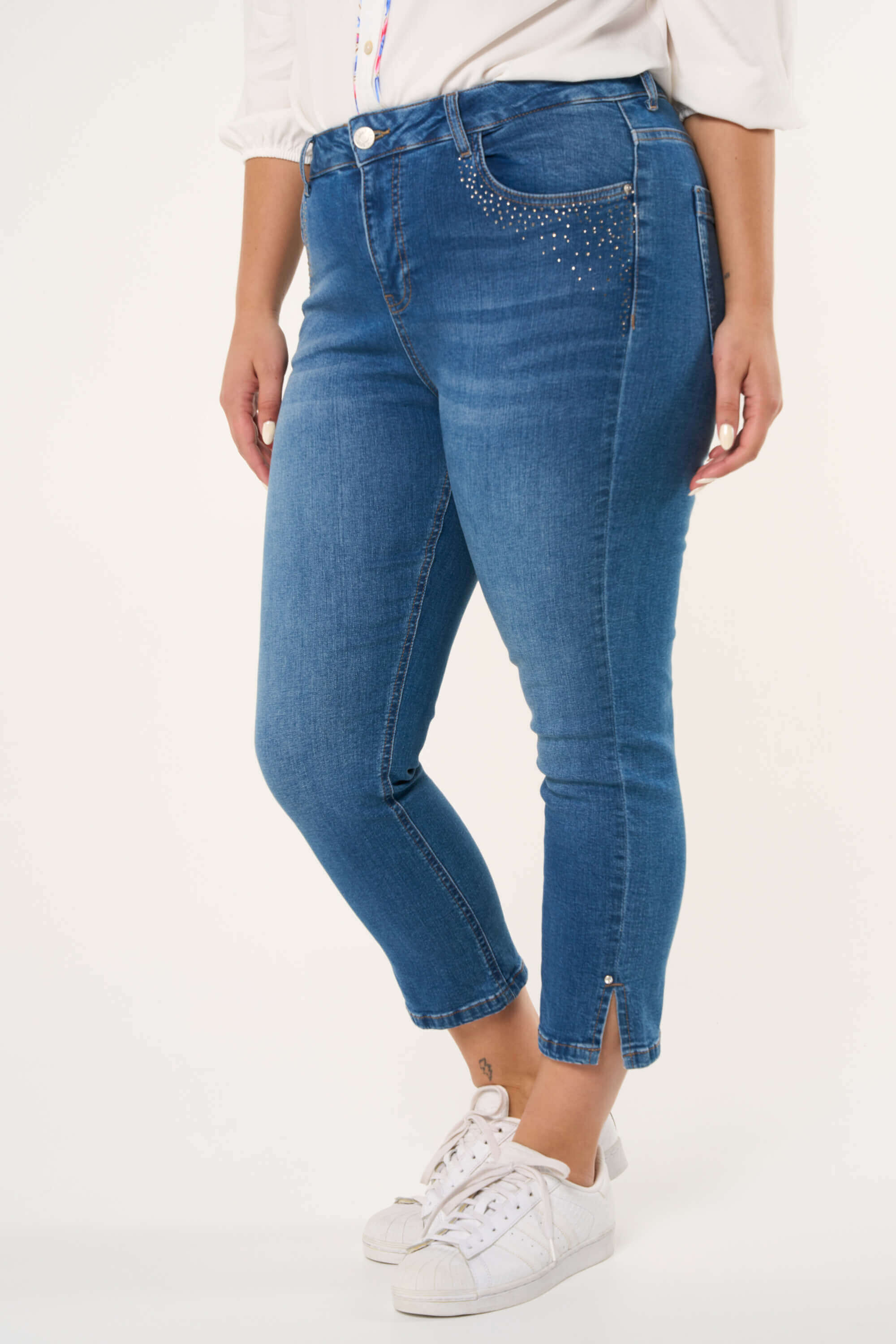 Pantalones capri con brillantes image number 5