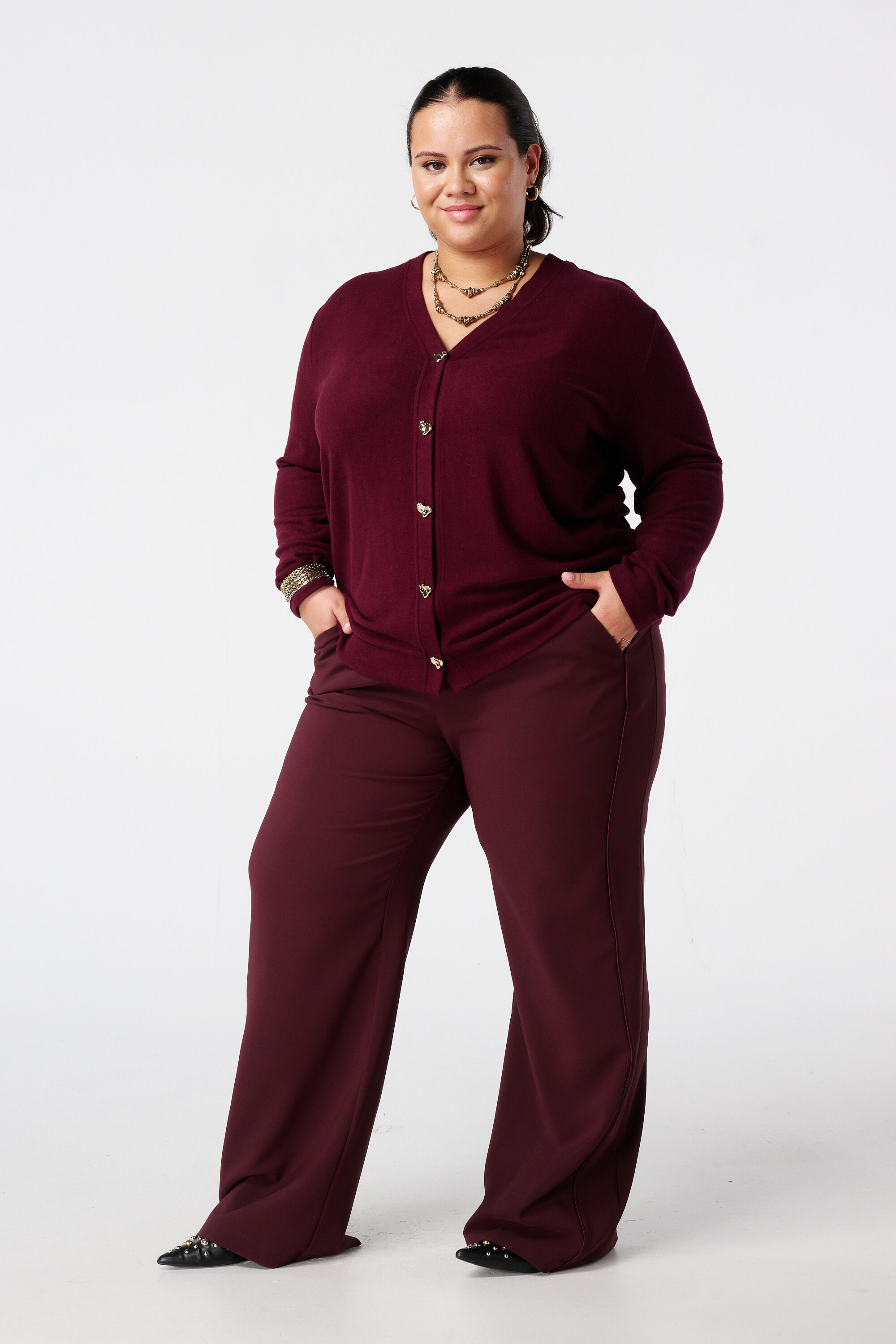 C&aacute;rdigan con botones dorados en forma de coraz&oacute;n image number 5