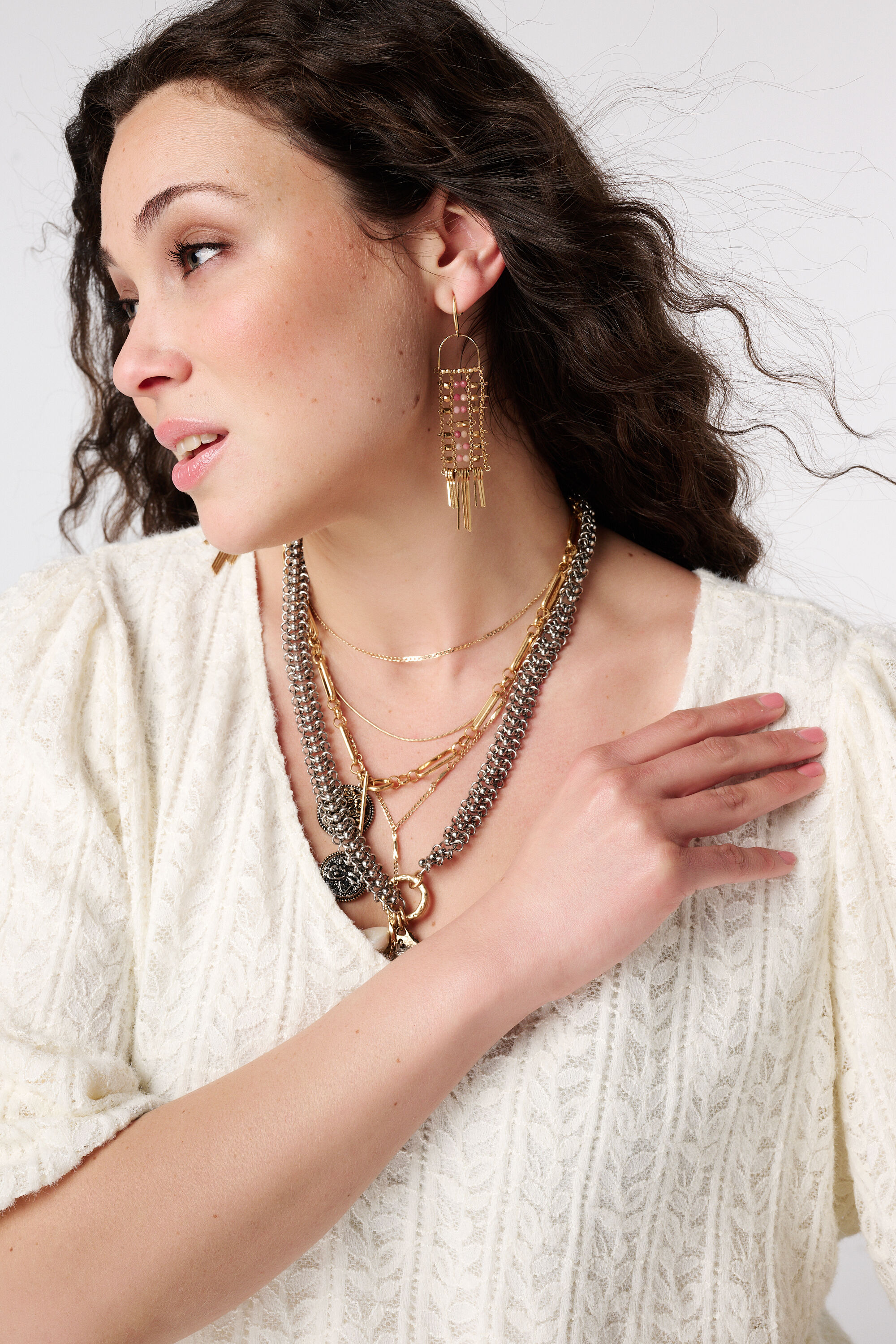 Top de encaje con mangas abullonadas image number 4