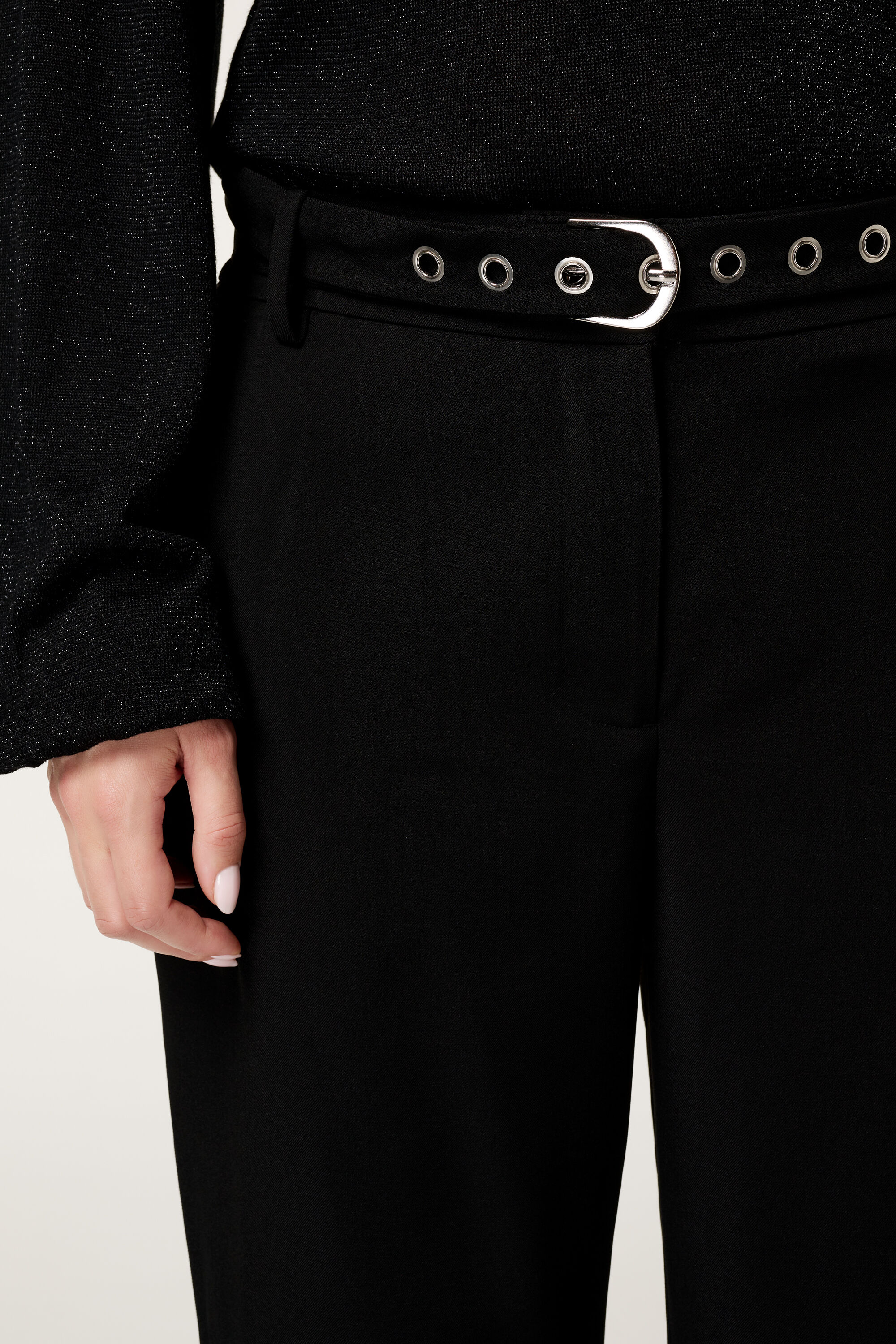 Pantalones con cinto image number 4