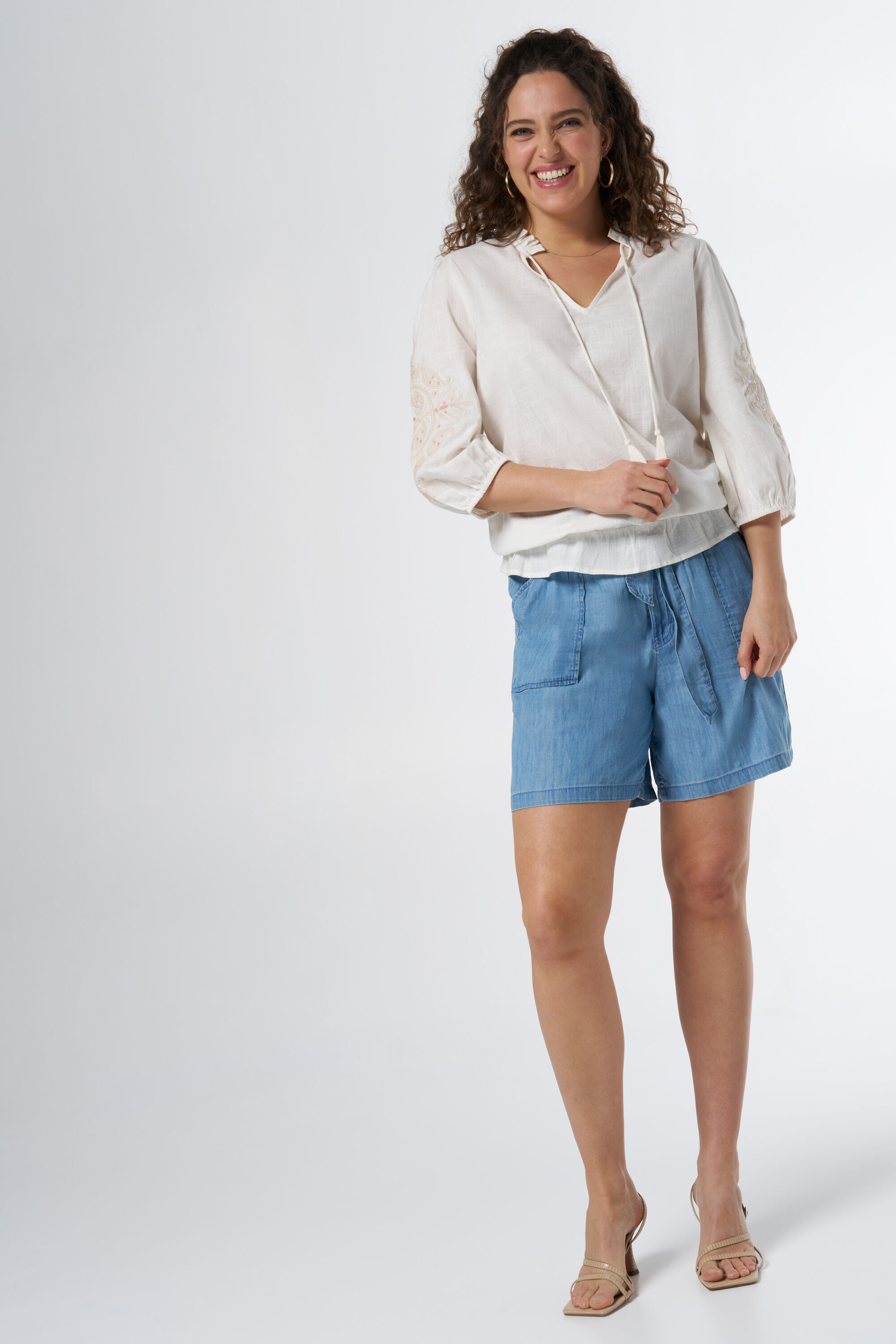 Blusa de algod&oacute;n con lentejuelas image number 5