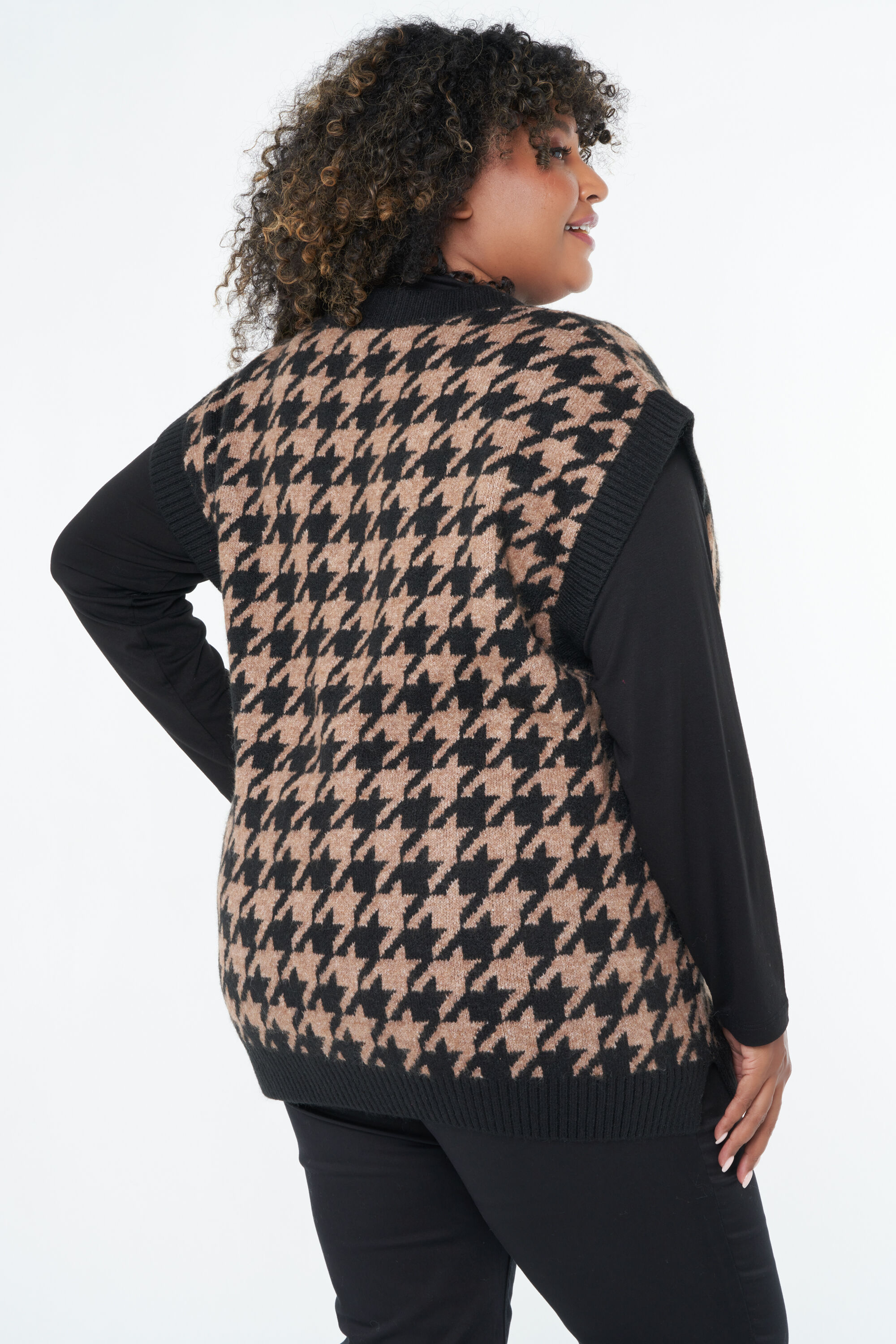 Chaquetilla corta de punto con cuello en V image number 3