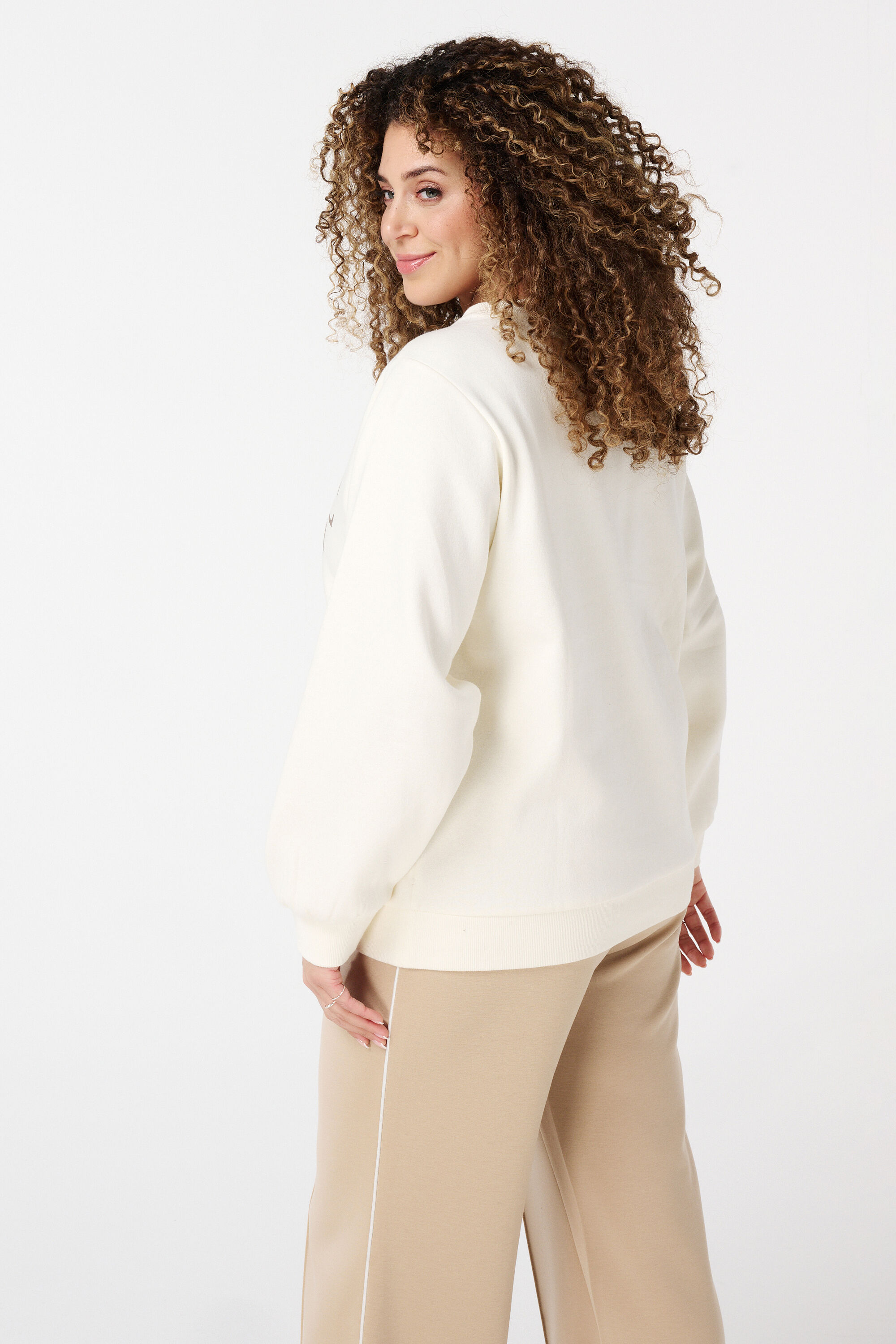 Su&eacute;ter con texto image number 3