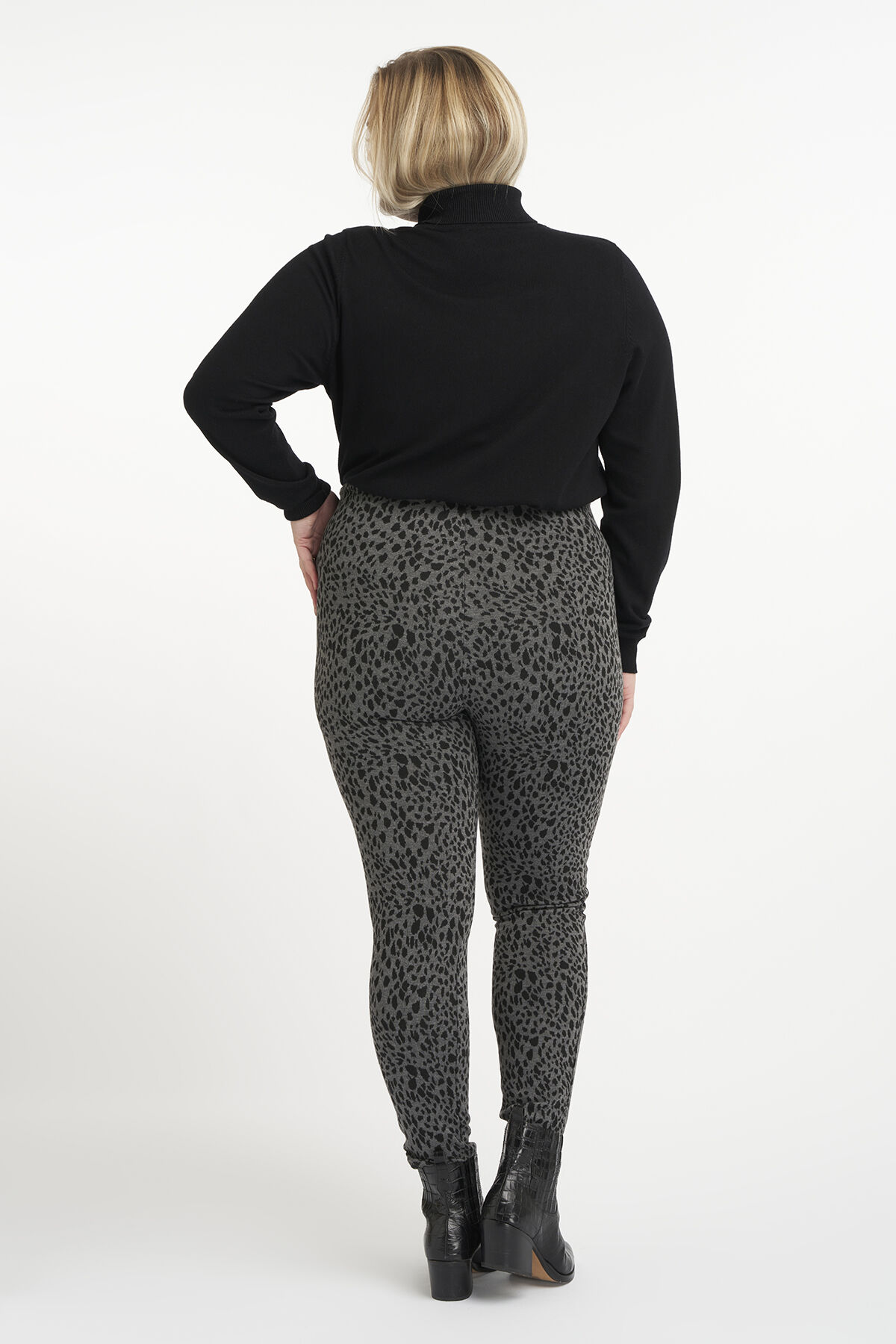 Tregging con motivo de tendencia image number 3