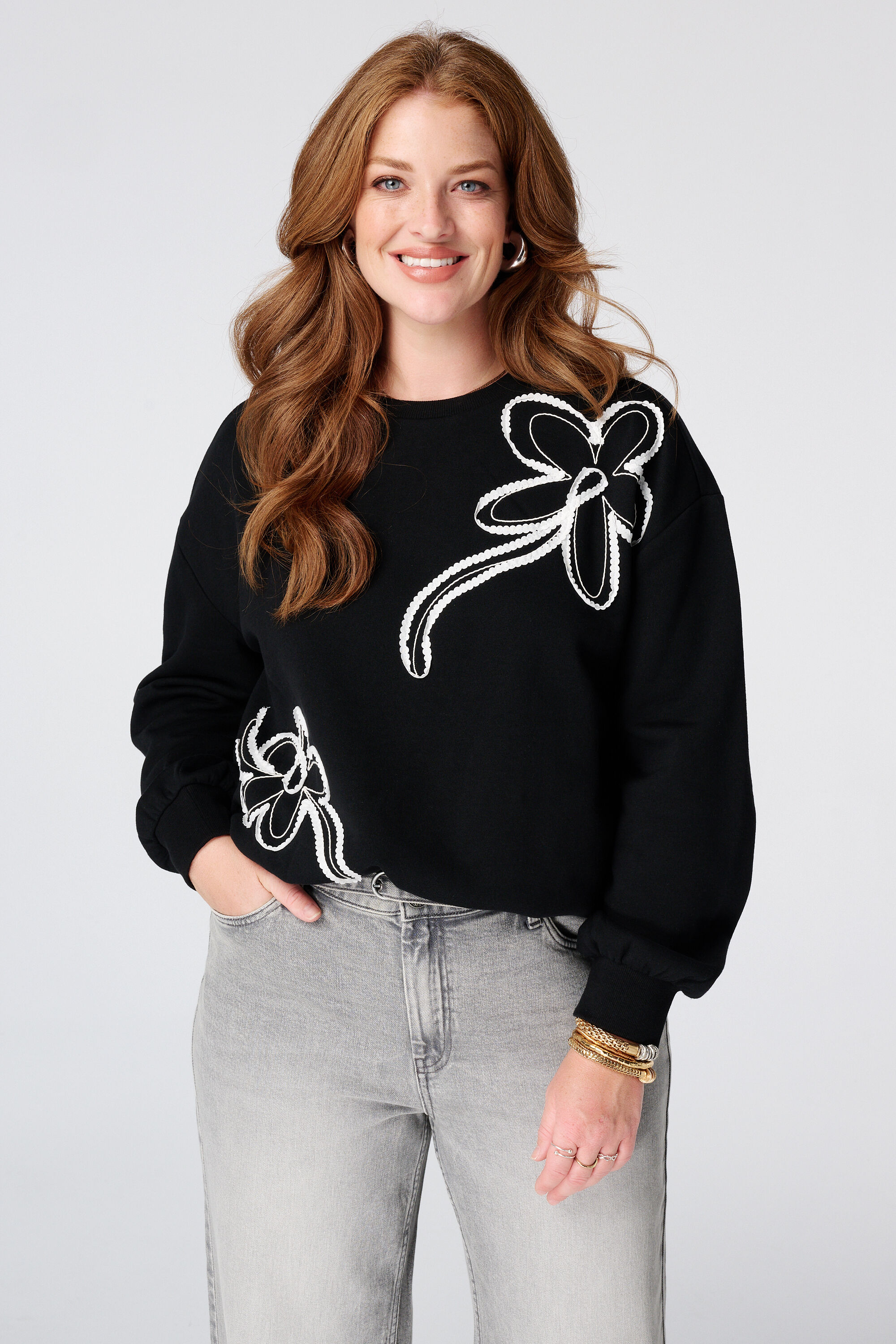 Sudadera con bordado image number 0