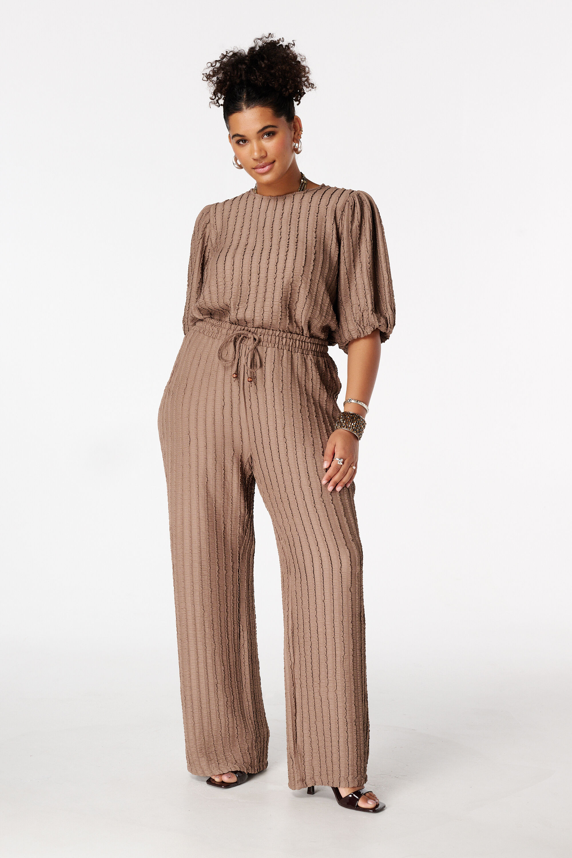 Pantal&oacute;n con cintura el&aacute;stica
