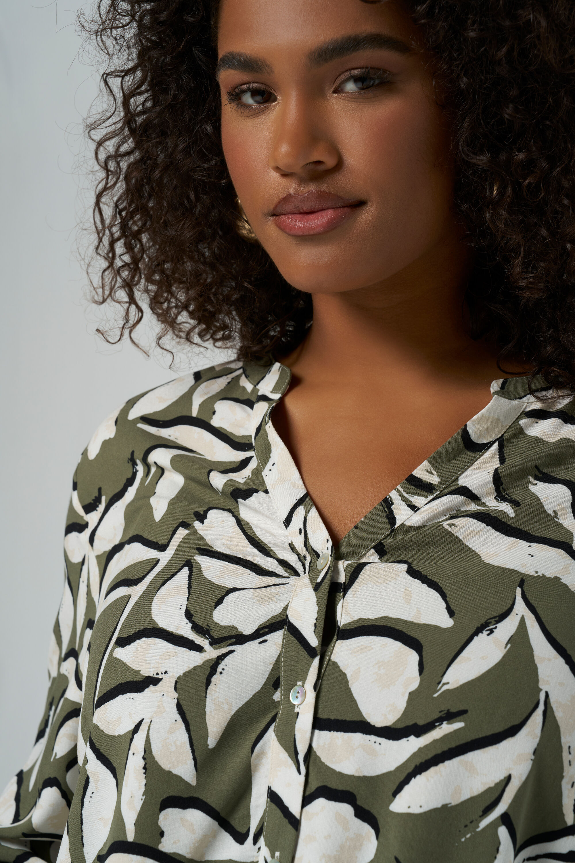 Blusa con detalle de lazo image number 4