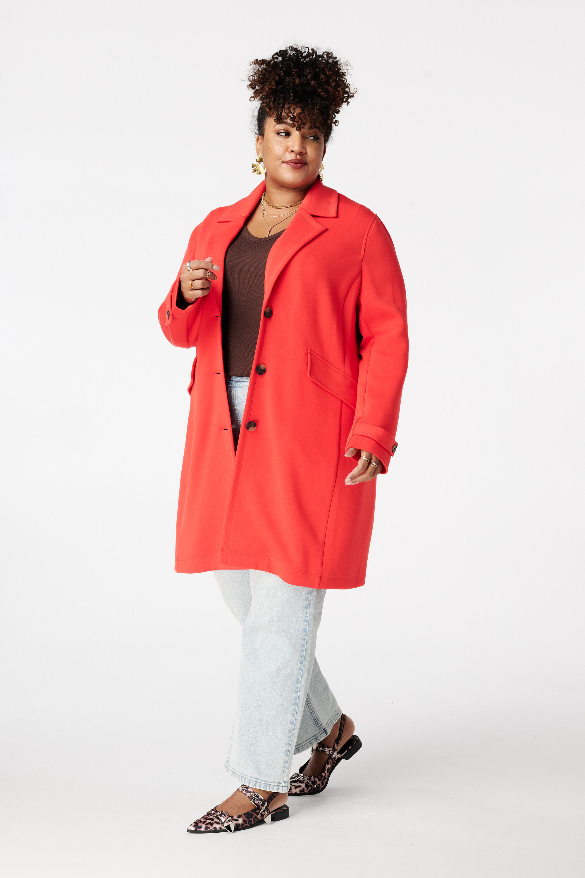 Abrigo con cierre de botones image number 5