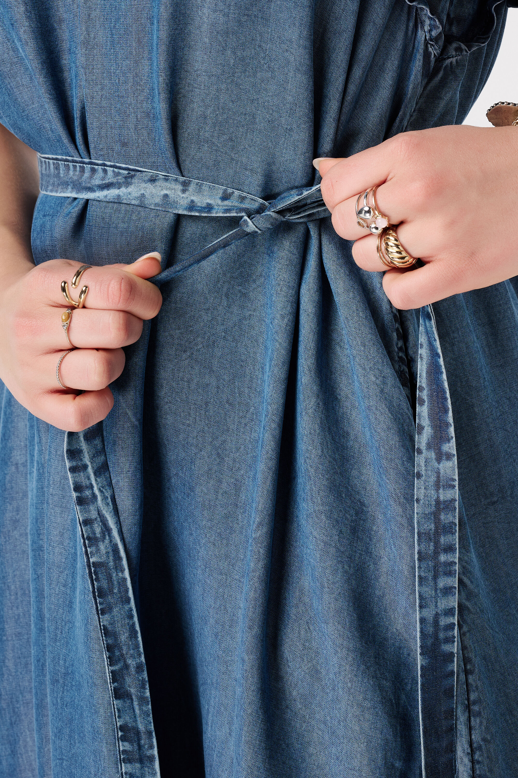 Vestido vaquero con cintur&oacute;n image number 6