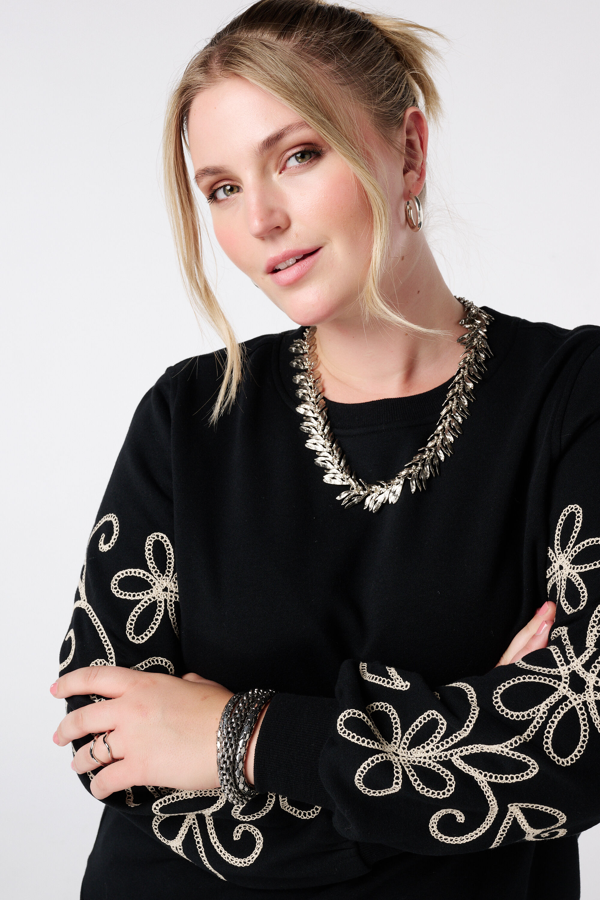 Jersey con detalles bordados image number 4