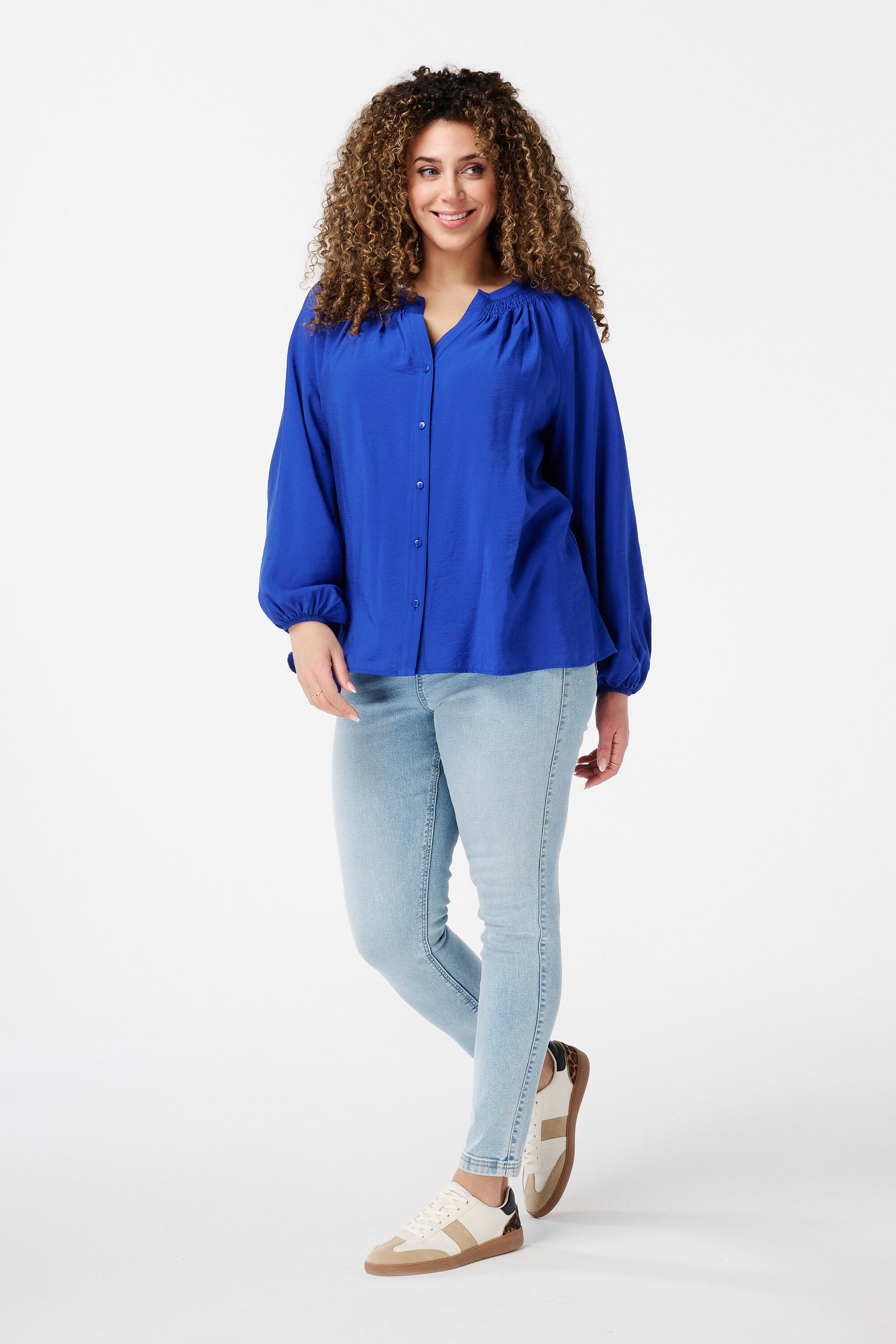 Blusa con detalle fruncido image number 5