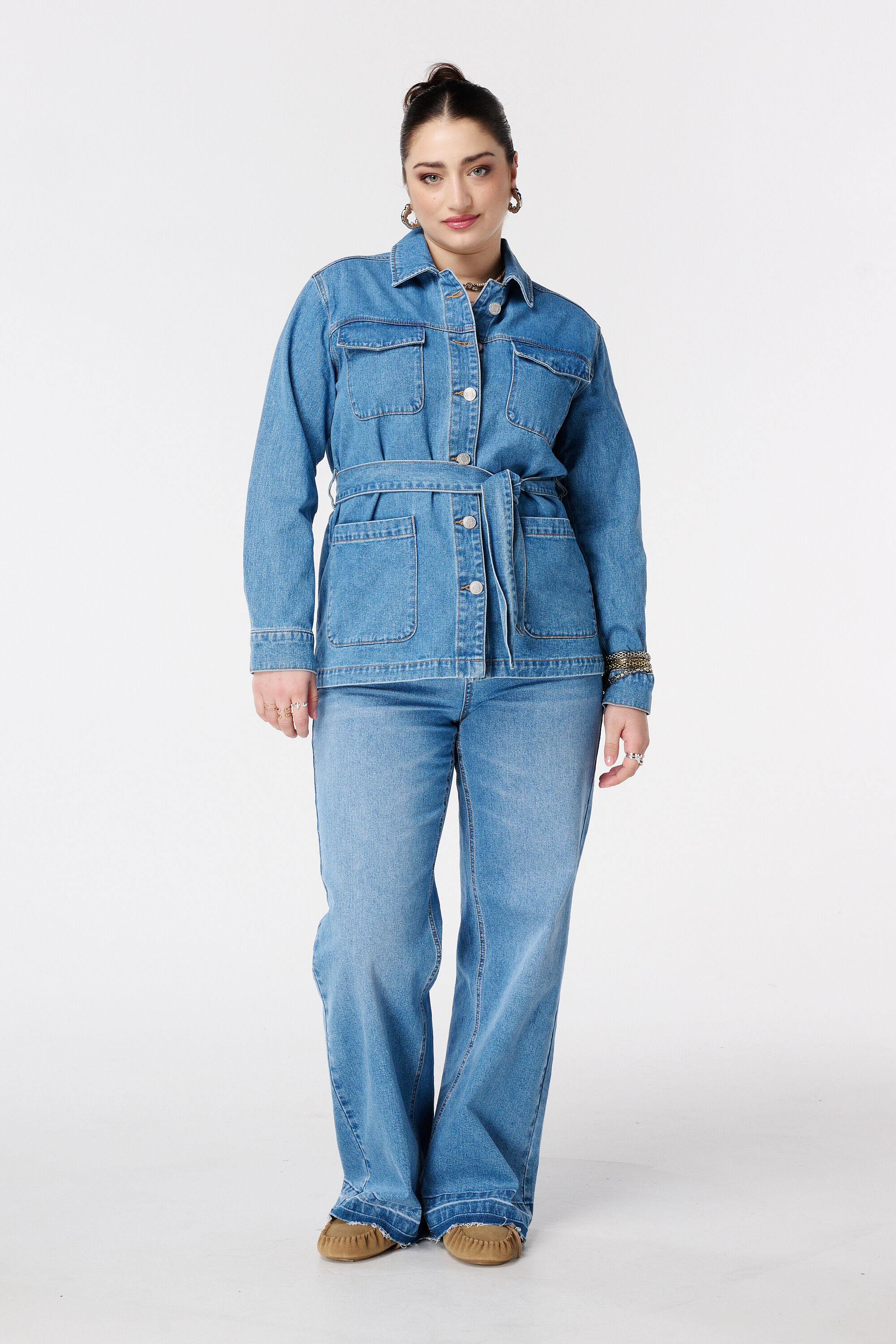 Chaqueta vaquera con cintur&oacute;n image number 5