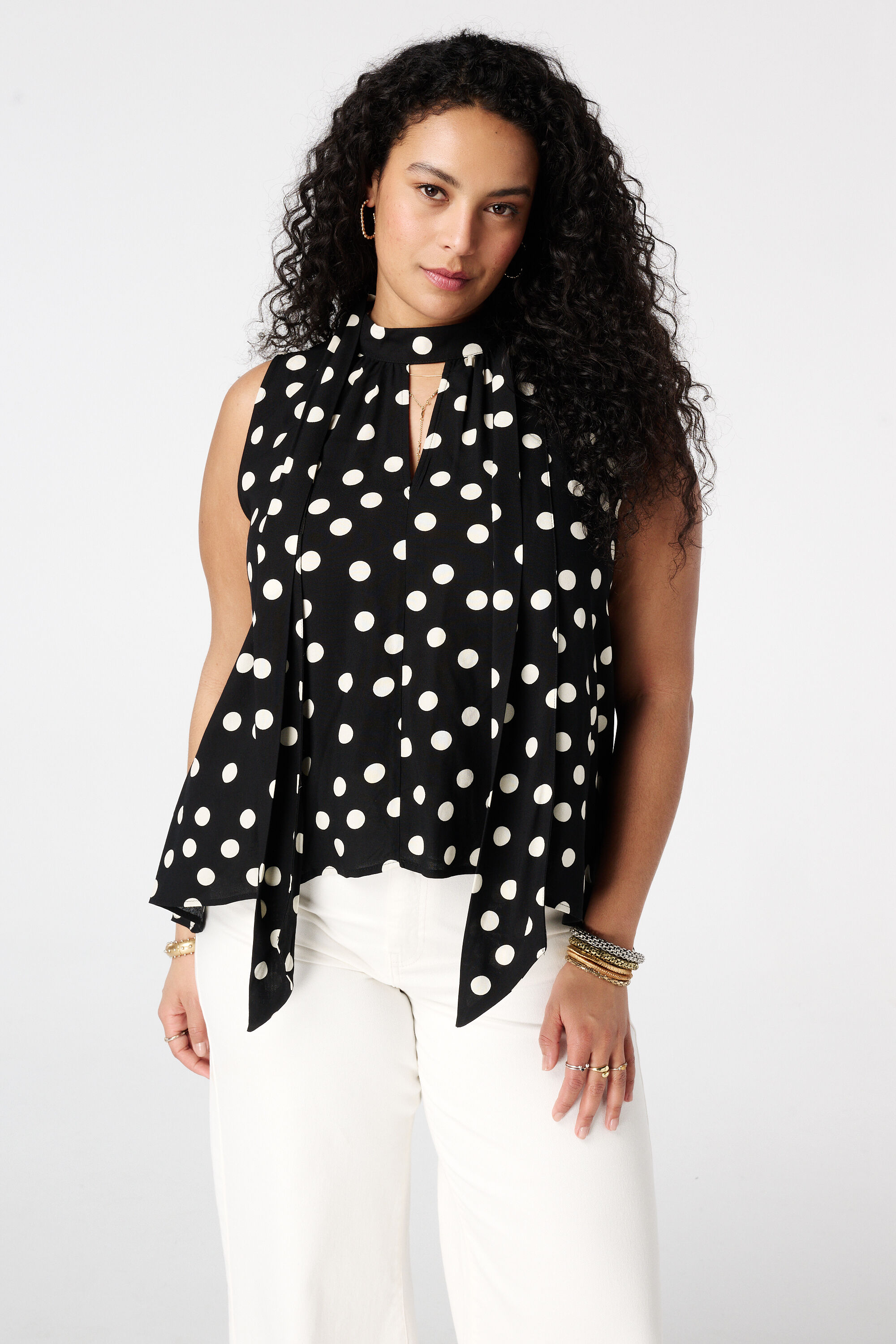 Blusa de lunares con pa&ntilde;uelo