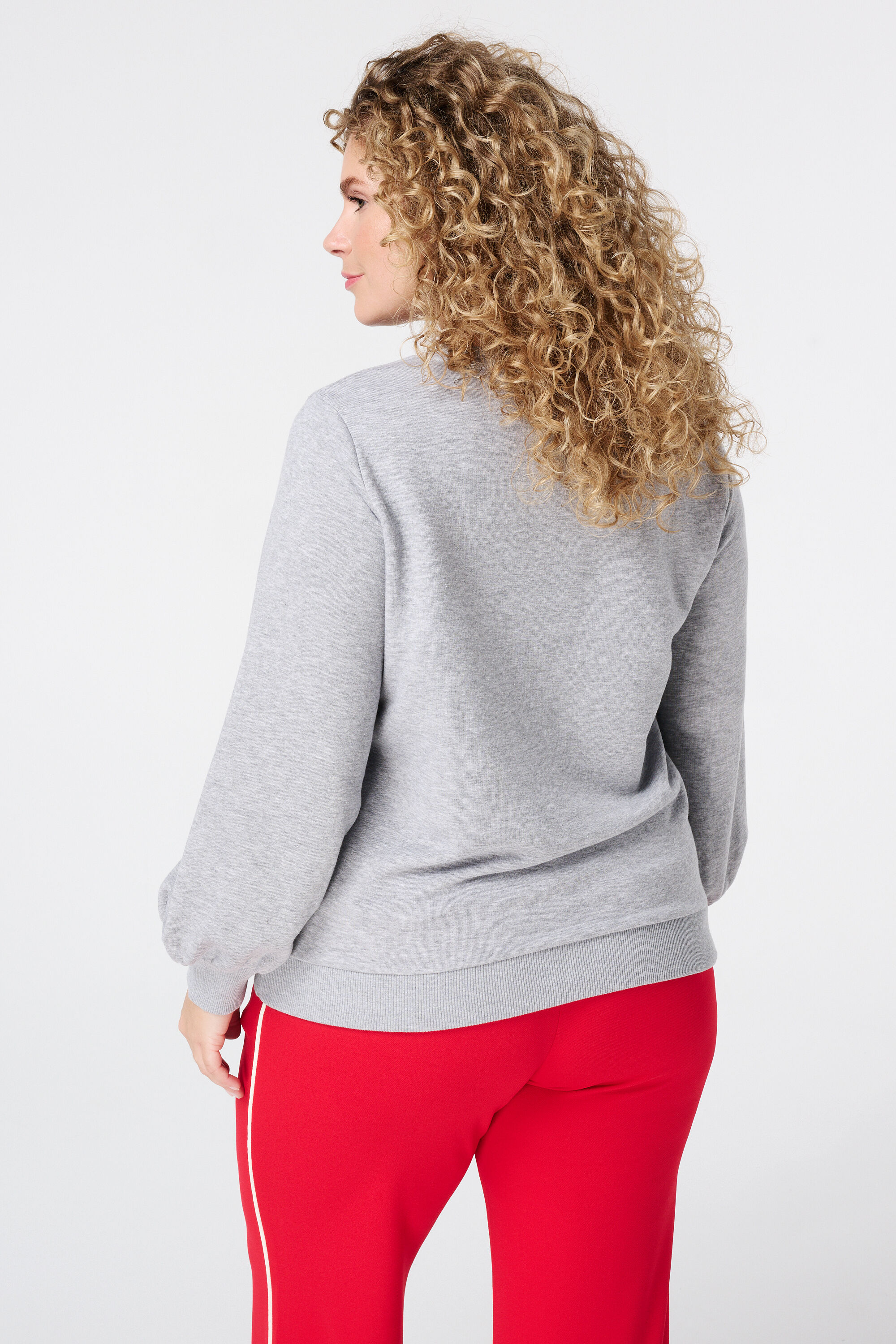 Su&eacute;ter con texto image number 3