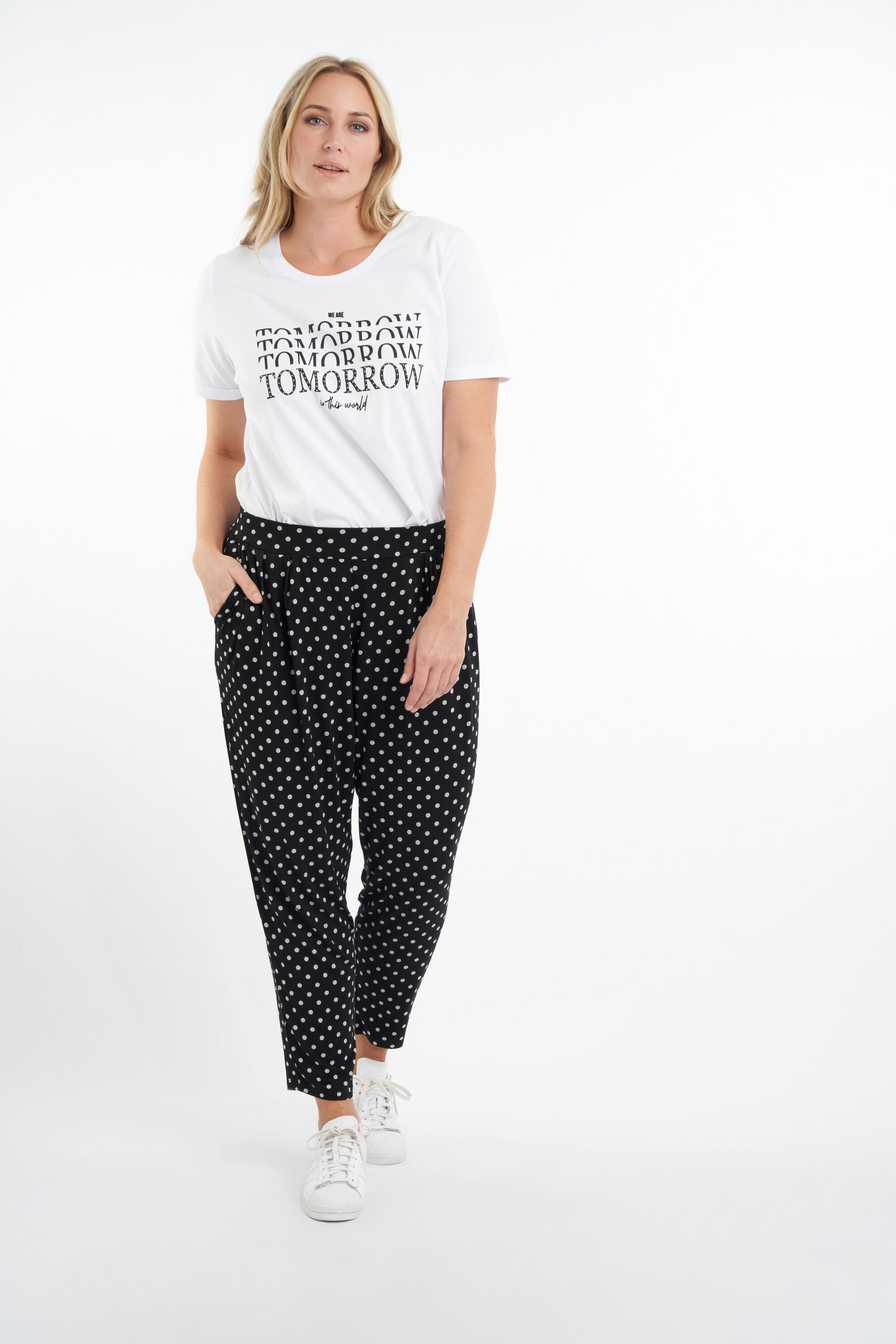 Pantalones con lunares image number 6