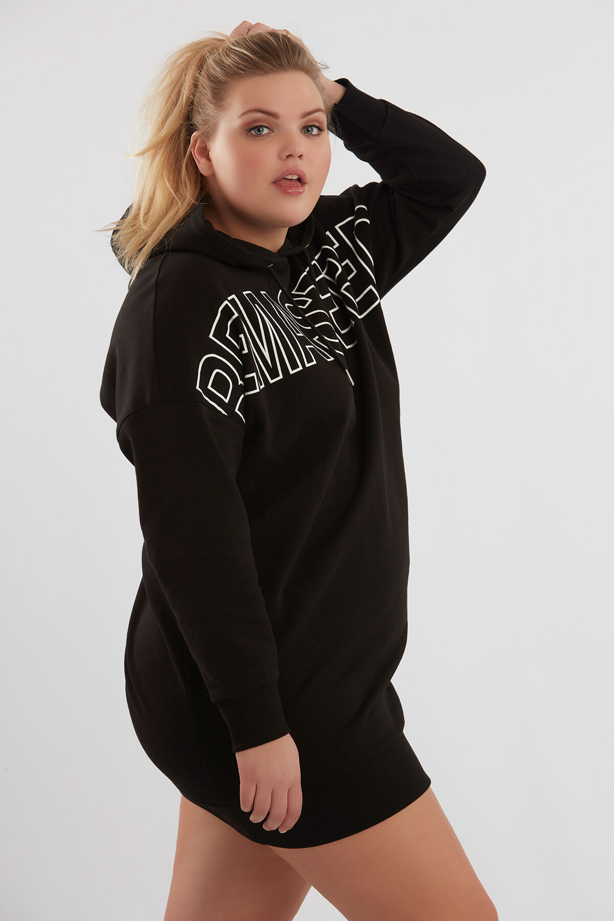 Jersey tipo vestido con estampado en goma image number 4